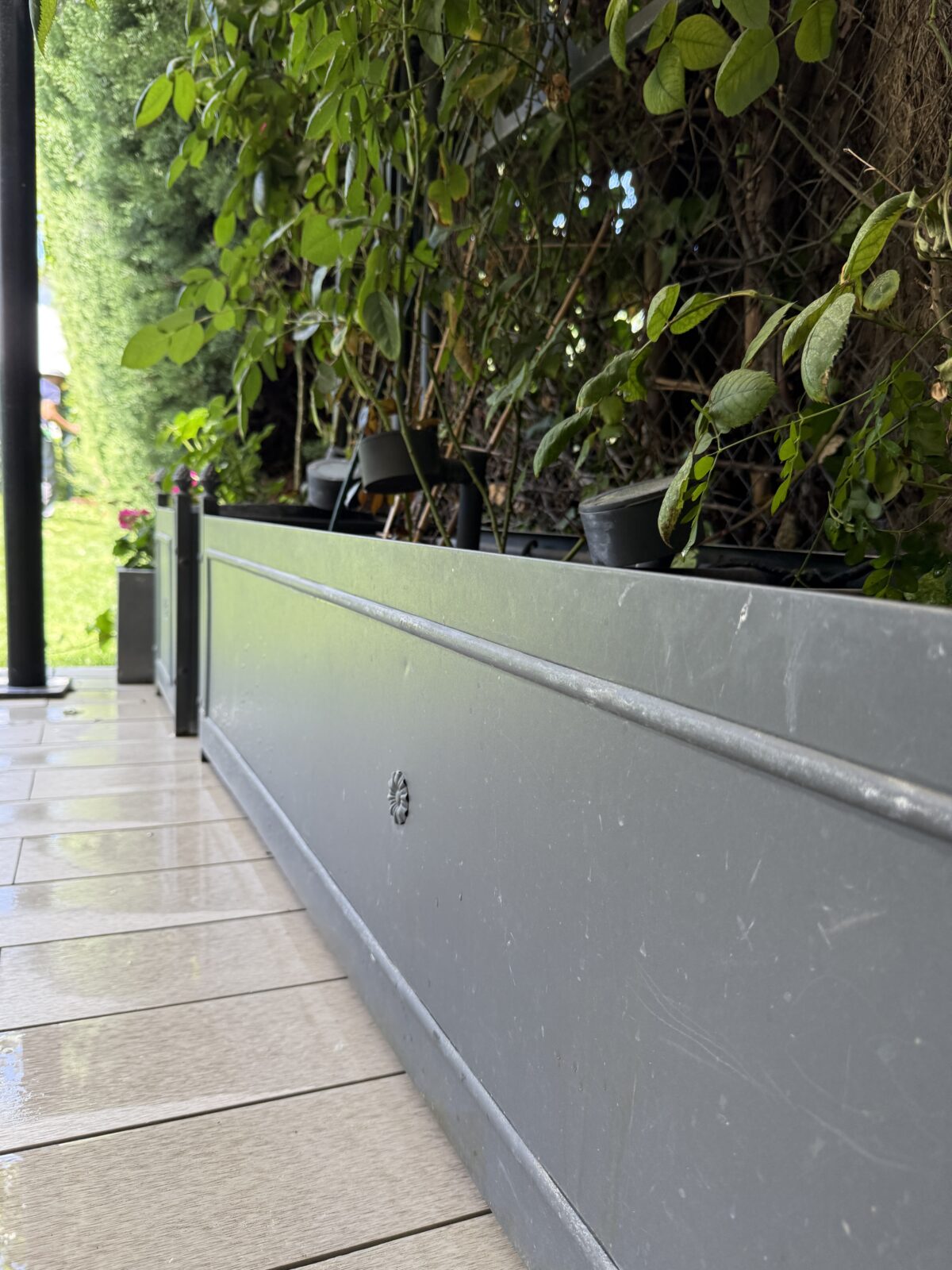 JARDINERA METÁLICA RECTANGULAR CON ENREJADO - Imagen 2