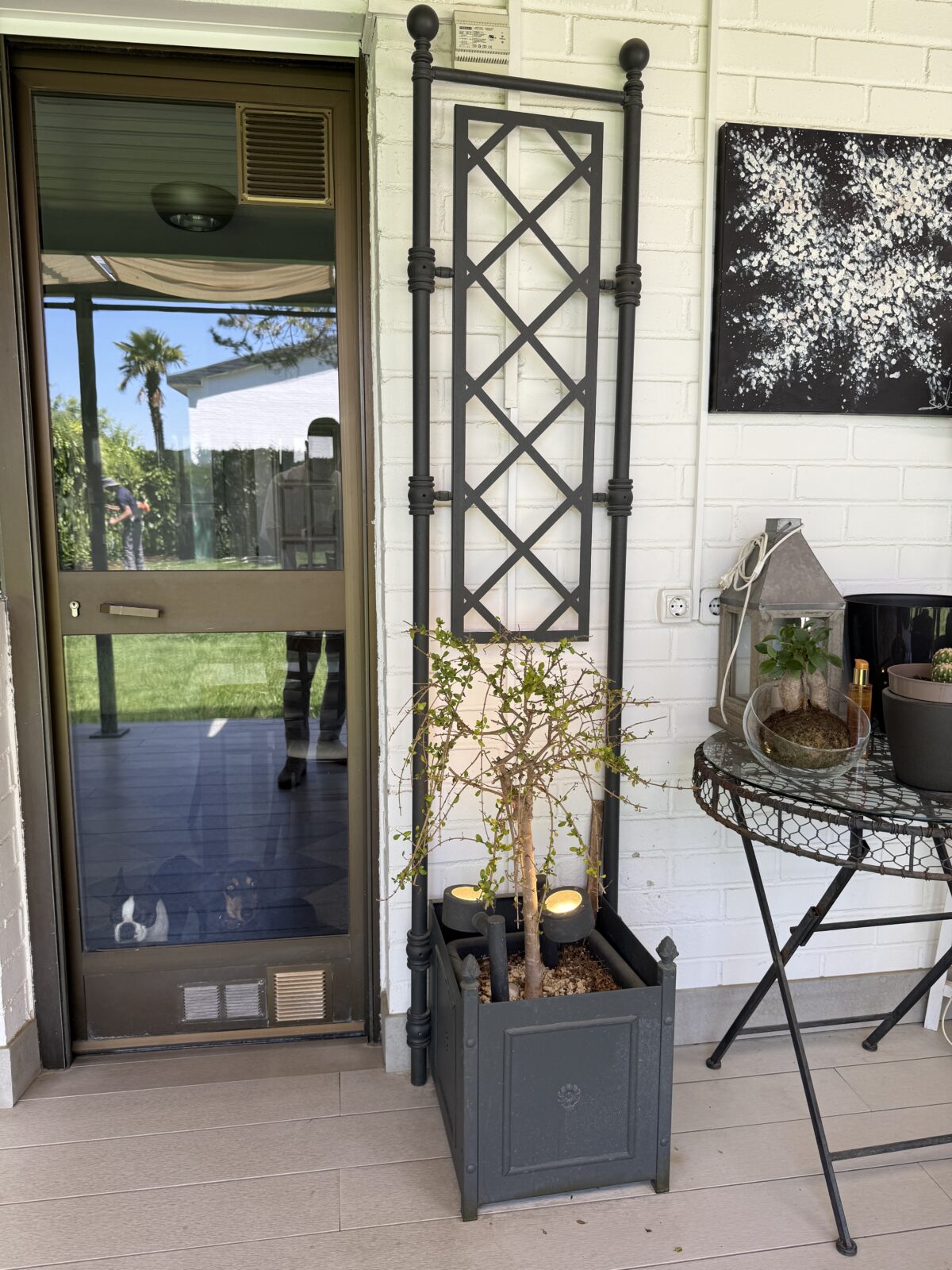 JARDINERA CUADRADA METÁLICA CON ENREJADO