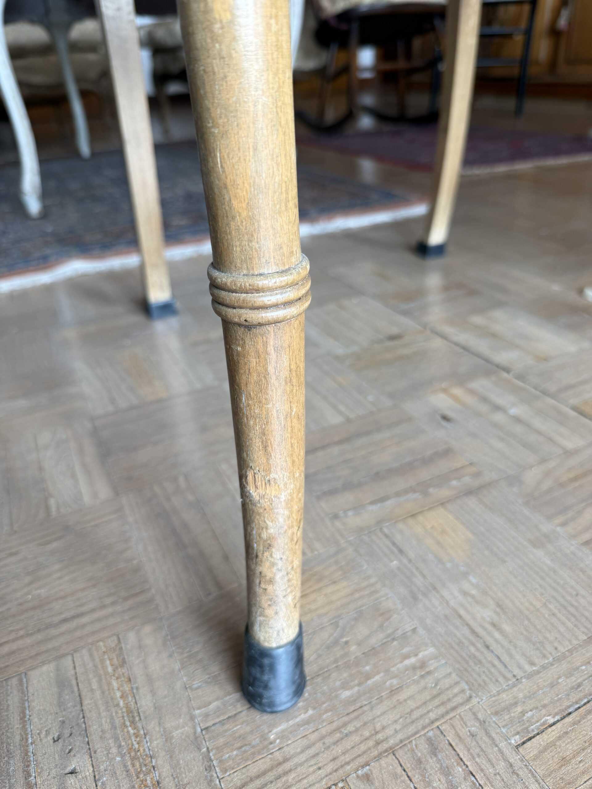 Silla de madera con rejilla - Imagen 6