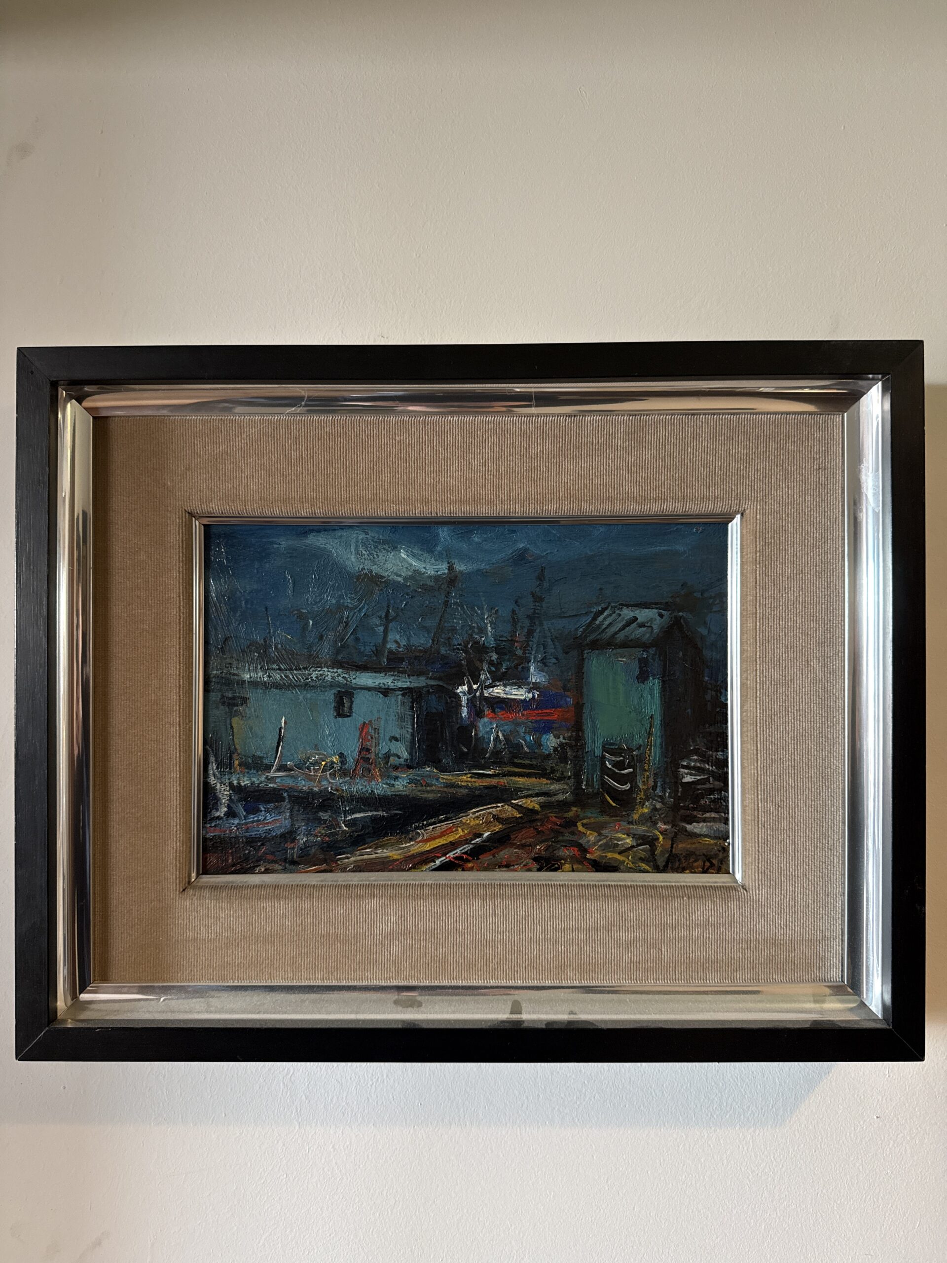 Cuadro enmarcado de Jordi Mercadé con escena urbana nocturna