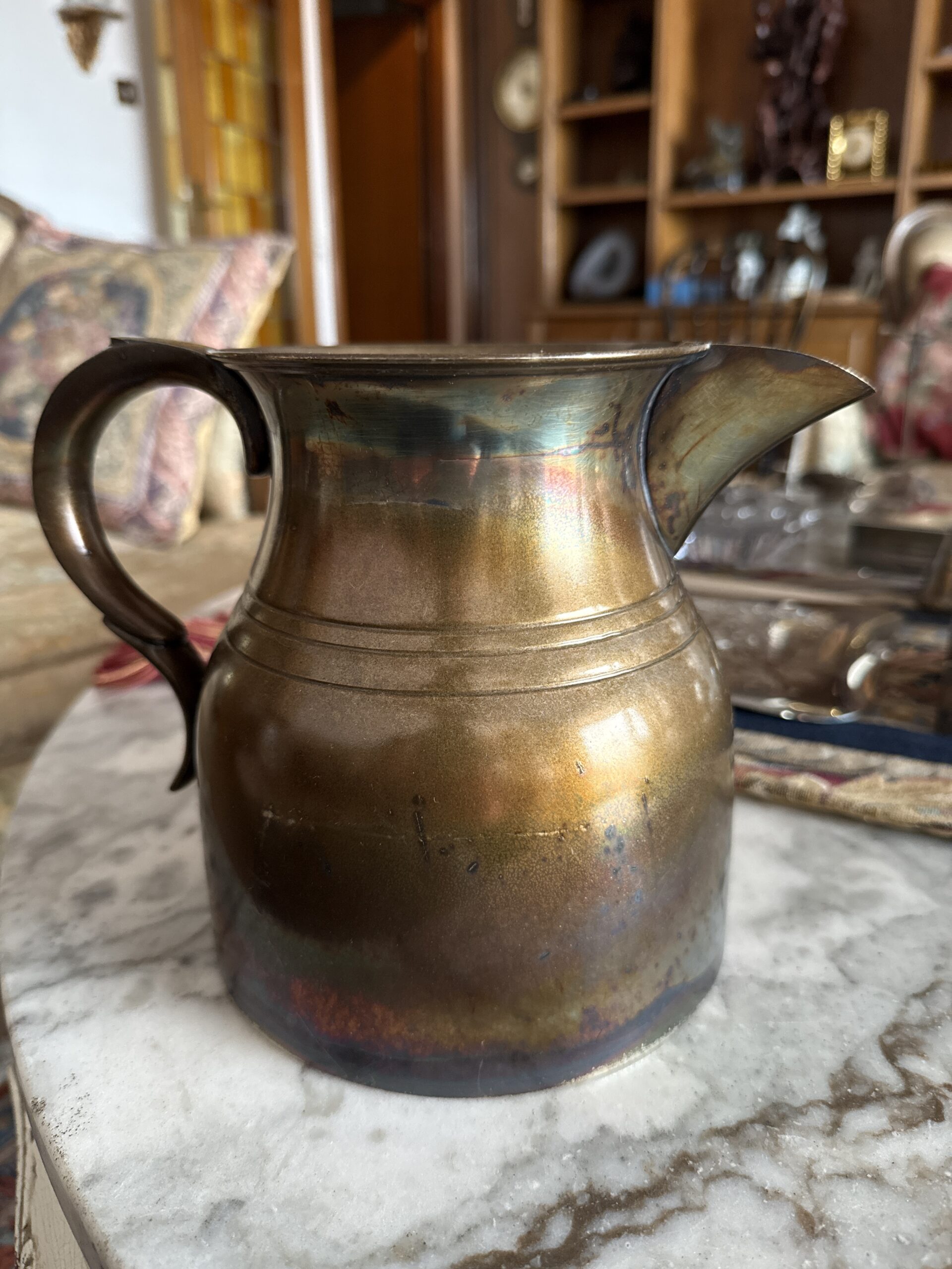 Jarra vintage de metal patinado Valentí (Barcelona)