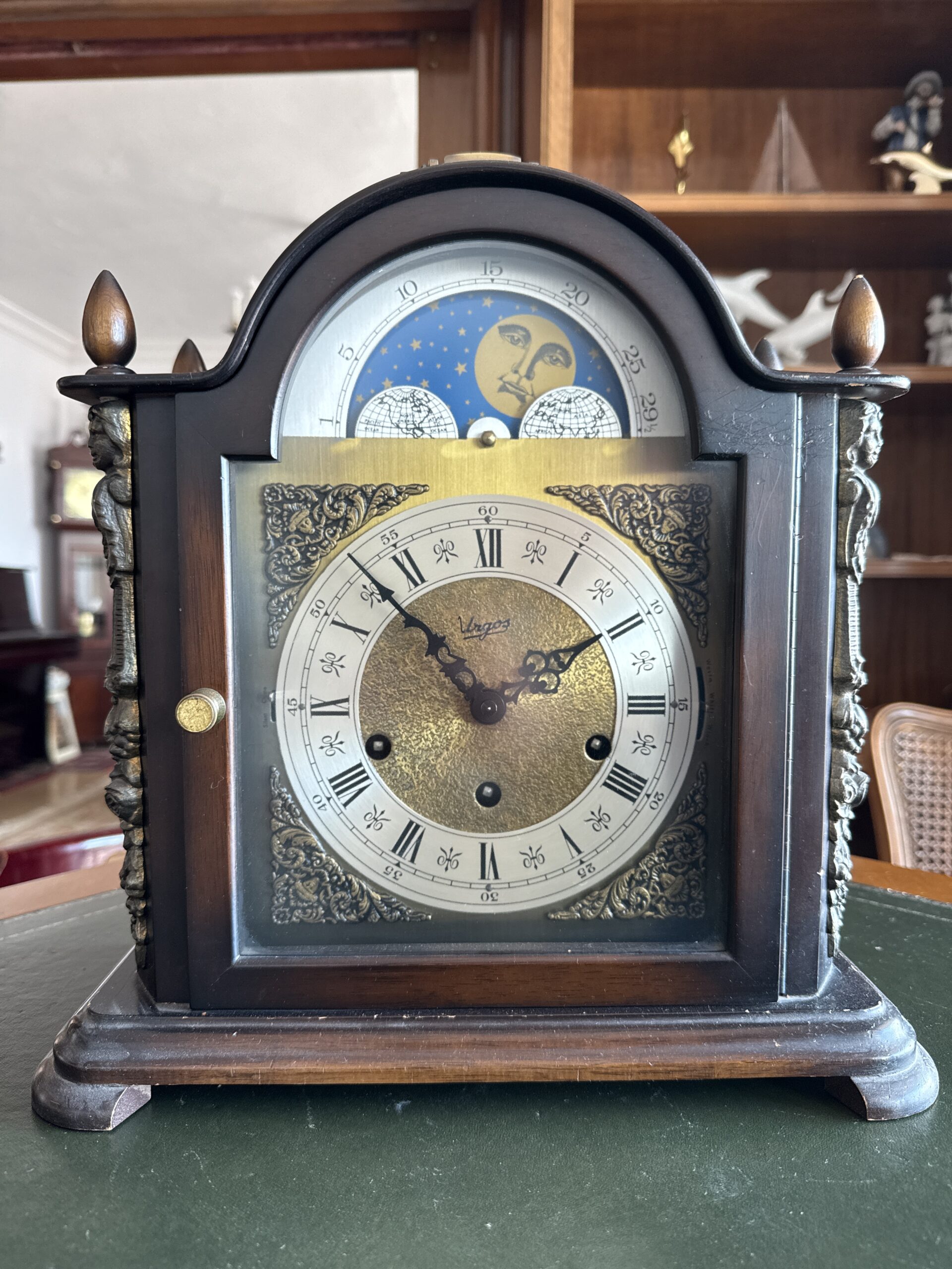 Reloj de sobremesa Urgos con fase lunar – caja de madera