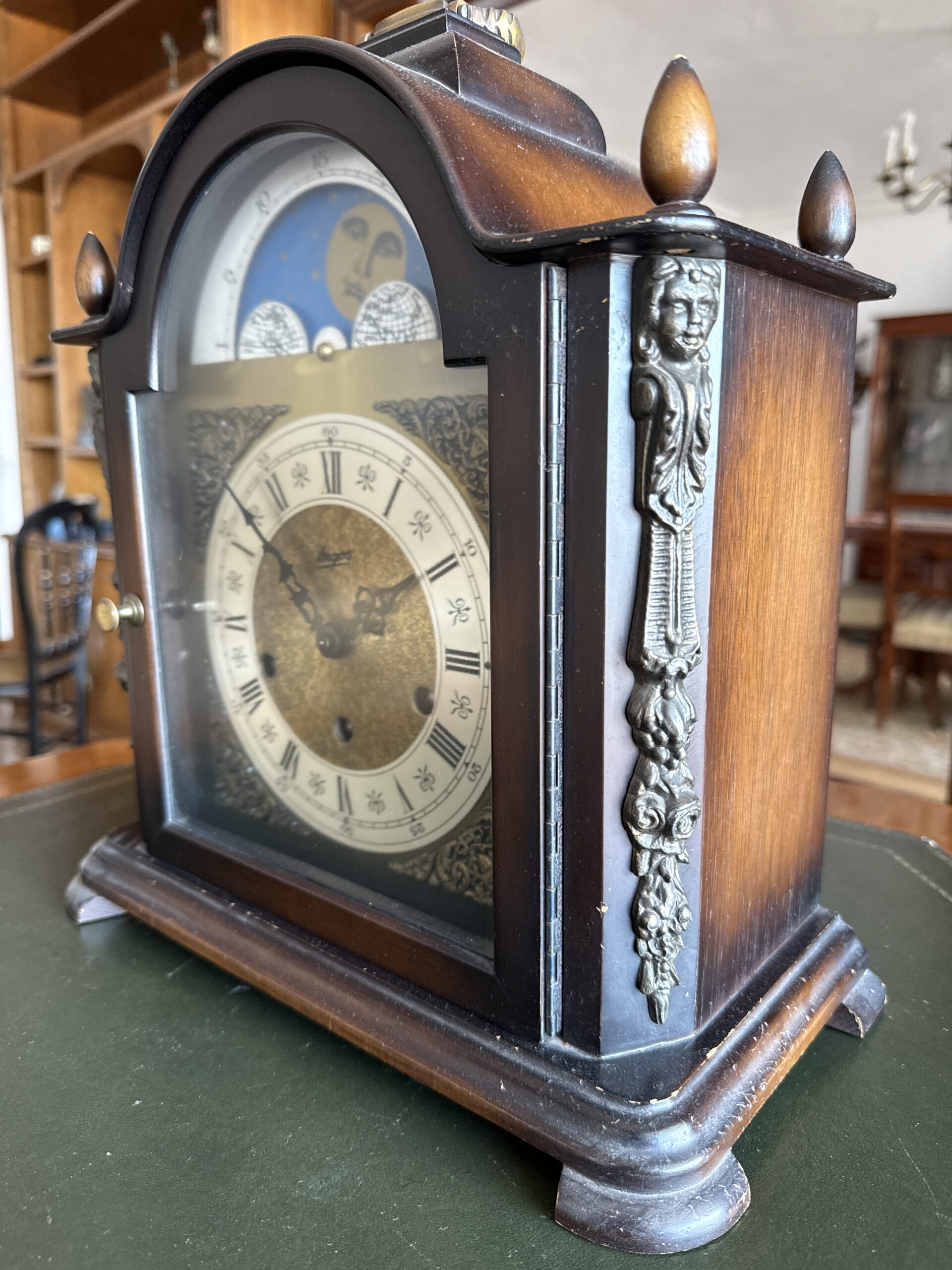 Reloj de sobremesa Urgos con fase lunar – caja de madera - Imagen 3