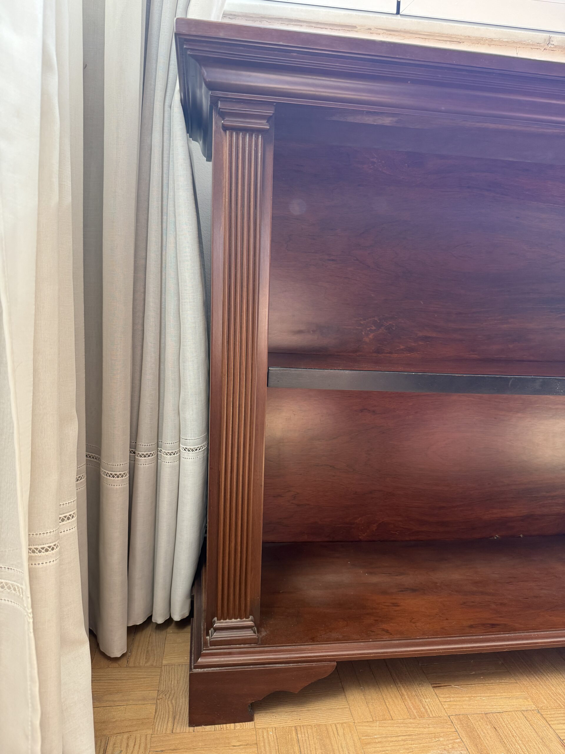 Librería baja de madera estilo clásico (Hay 2 unidades disponibles) - Imagen 2