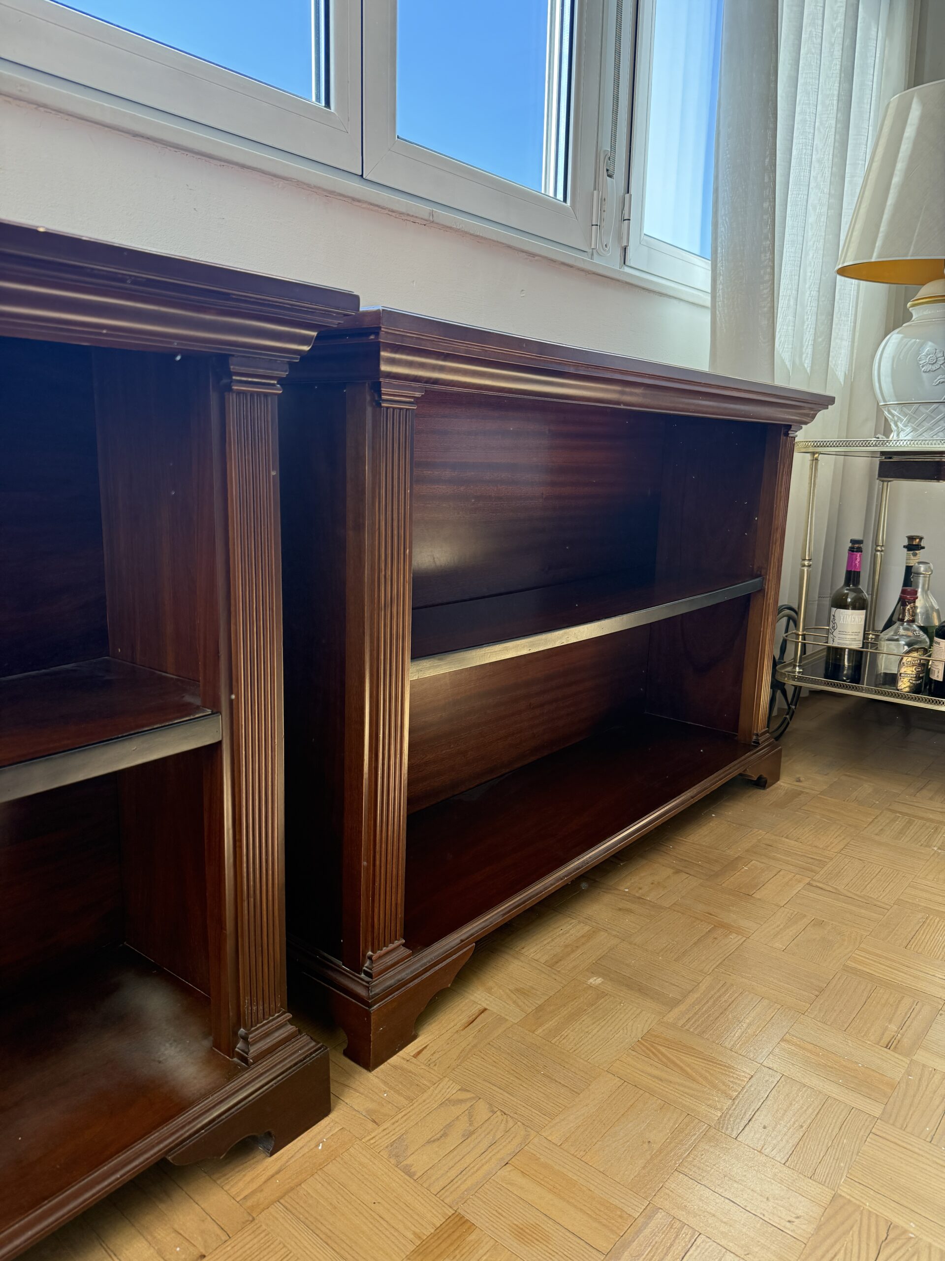 Librería baja de madera estilo clásico (Hay 2 unidades disponibles)