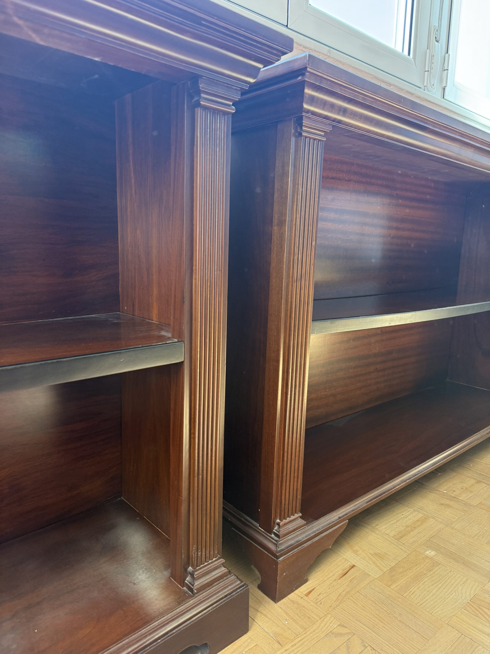 Librería baja de madera estilo clásico (Hay 2 unidades disponibles) - Imagen 4