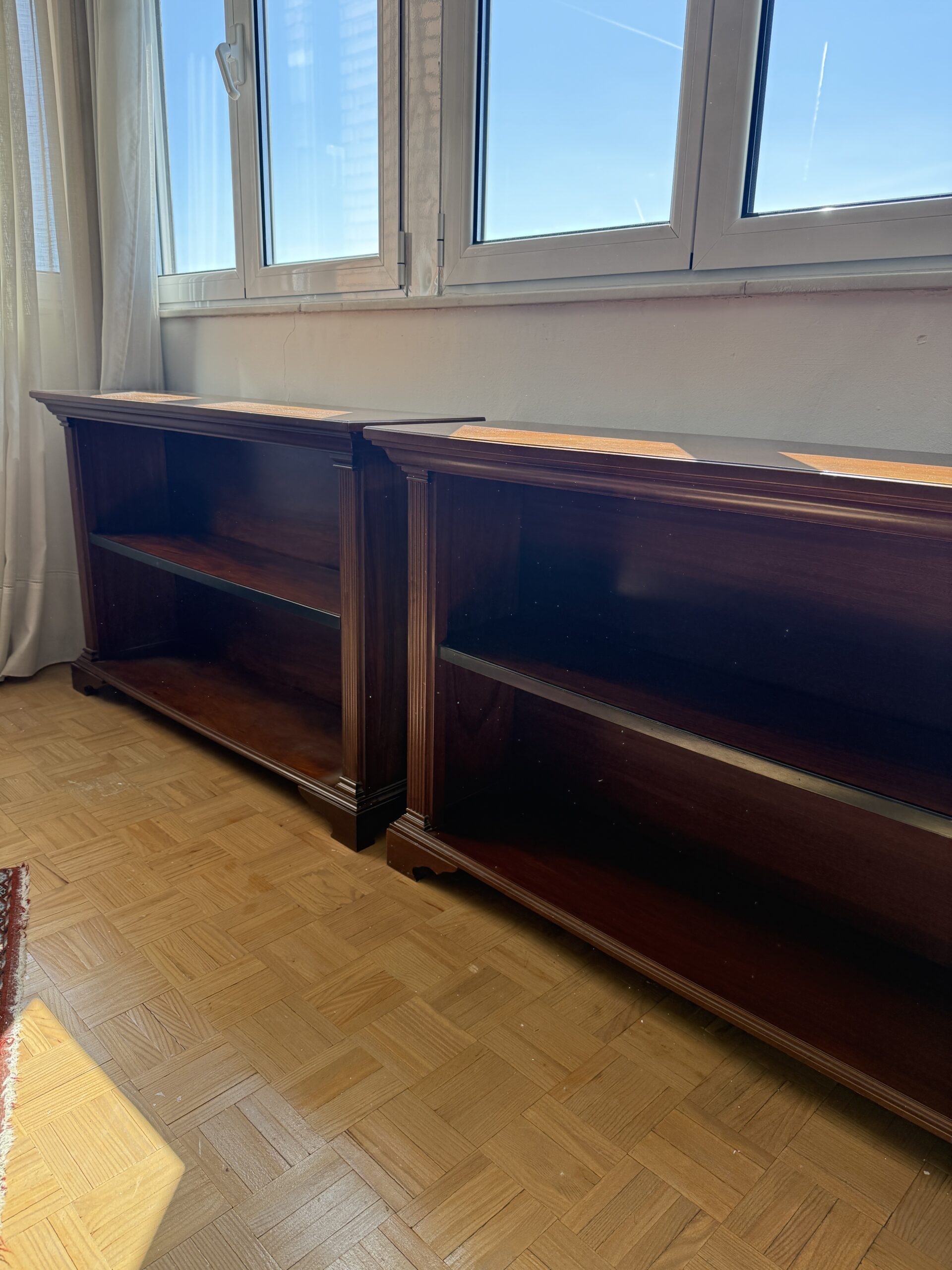 Librería baja de madera estilo clásico (Hay 2 unidades disponibles) - Imagen 5