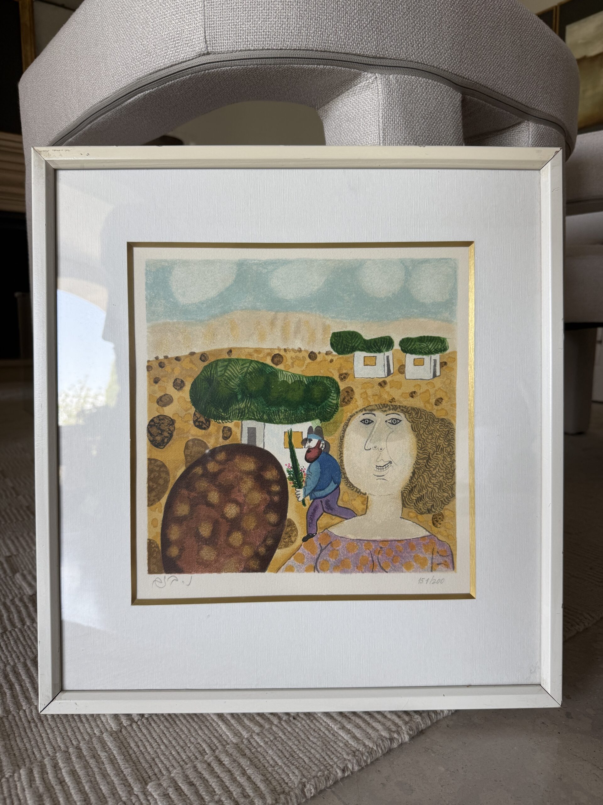 Litografía Original Naíf "Pareja en Paisaje de Pueblo" · Firmada y Numerada 151/200 · Edición Limitada Enmarcada