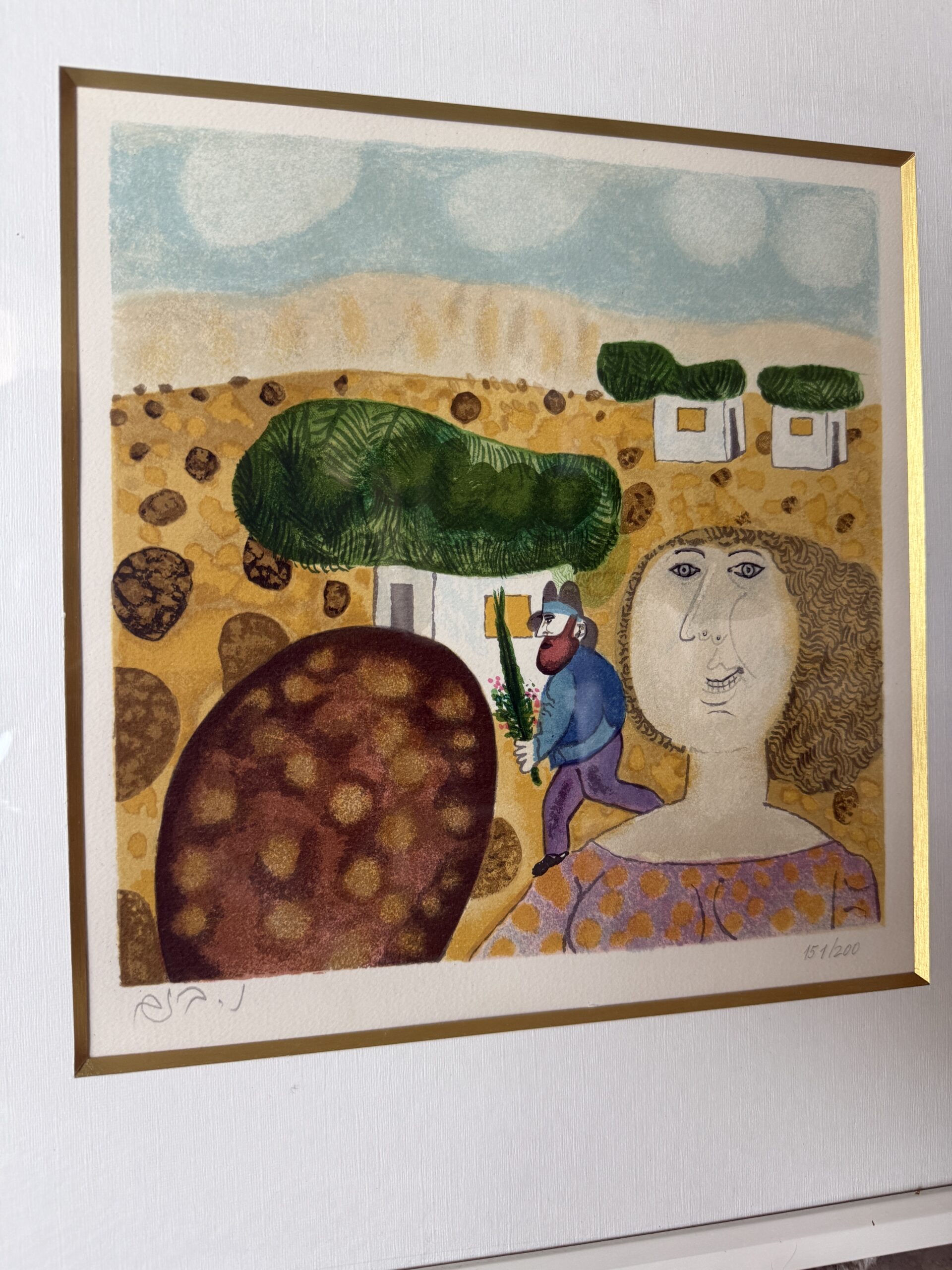 Litografía Original Naíf "Pareja en Paisaje de Pueblo" · Firmada y Numerada 151/200 · Edición Limitada Enmarcada - Imagen 4