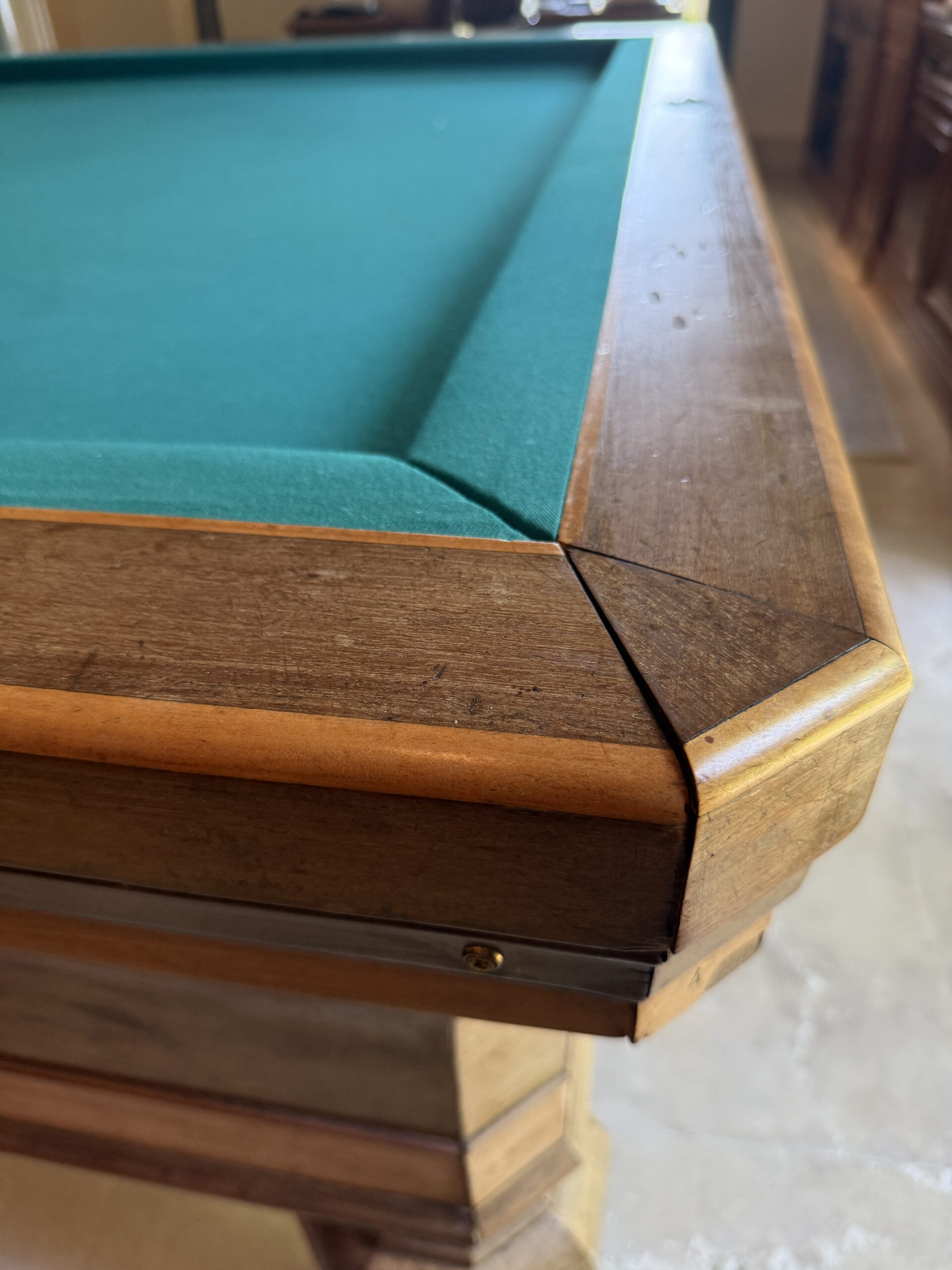 Mesa de Billar Antigua Amorós Hermanos Barcelona · Carambola Gran Match · Conjunto Completo con Cuelgatacos Original, Tacos, Bolas y Accesorios · Finales del Siglo XIX – Principios del XX - Imagen 12