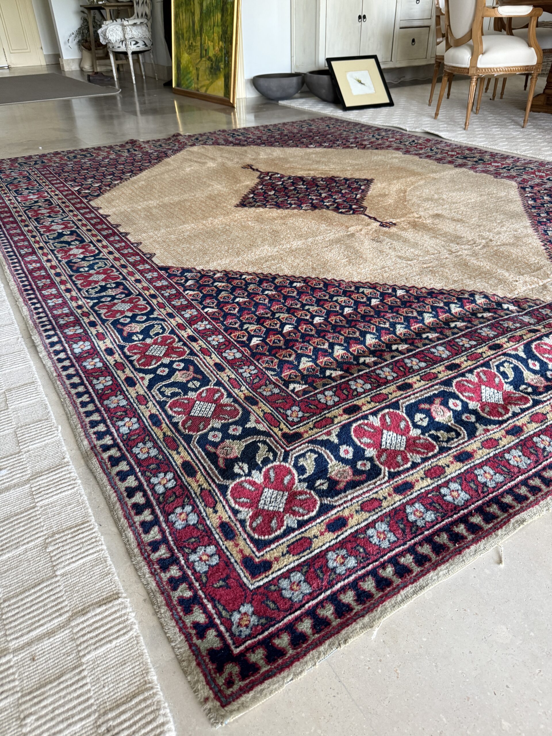 Alfombra persa anudada a mano · Campo camel con medallón y cenefa de boteh · Lana - Imagen 3