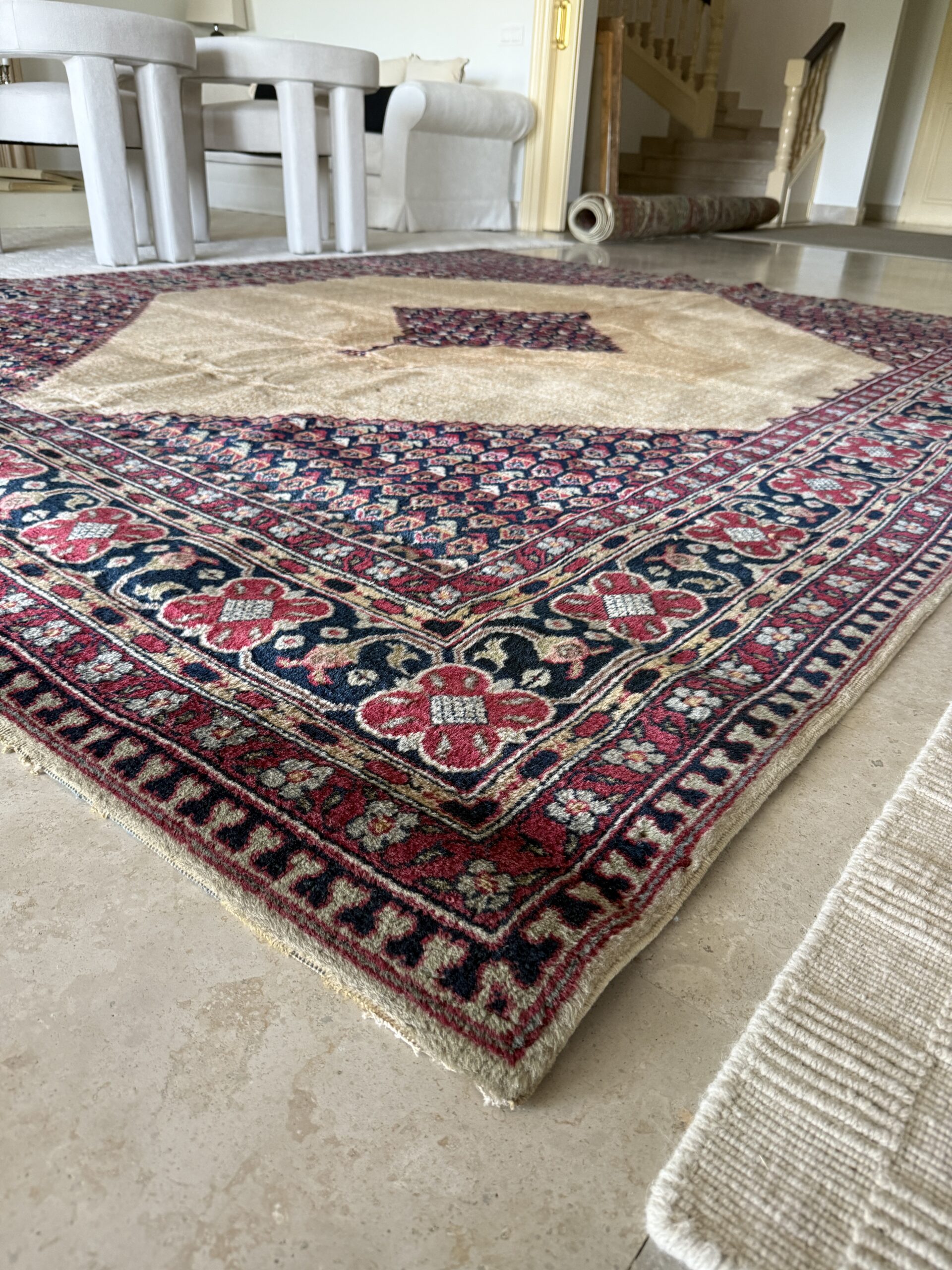 Alfombra persa anudada a mano · Campo camel con medallón y cenefa de boteh · Lana - Imagen 5