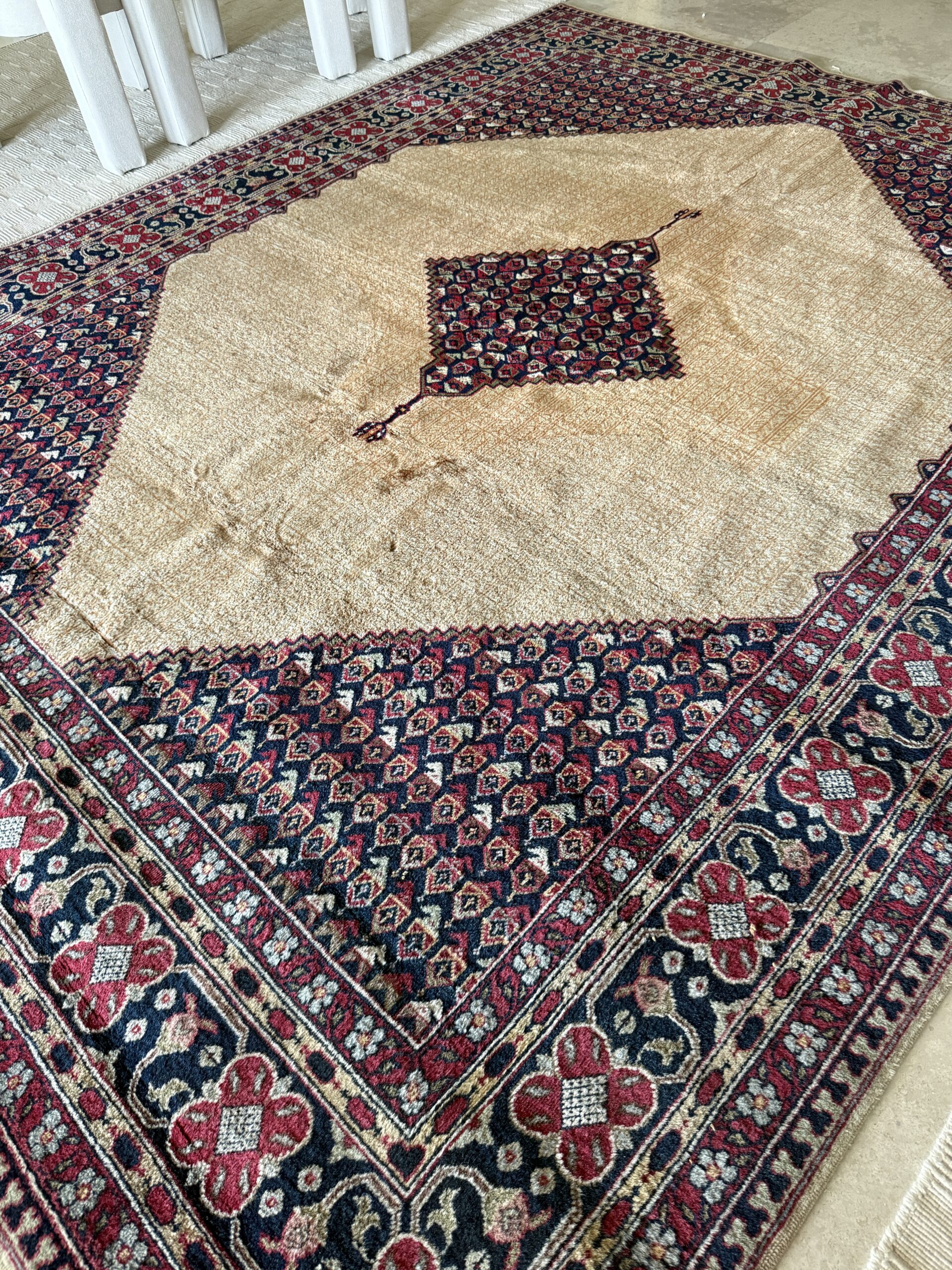 Alfombra persa anudada a mano · Campo camel con medallón y cenefa de boteh · Lana - Imagen 6