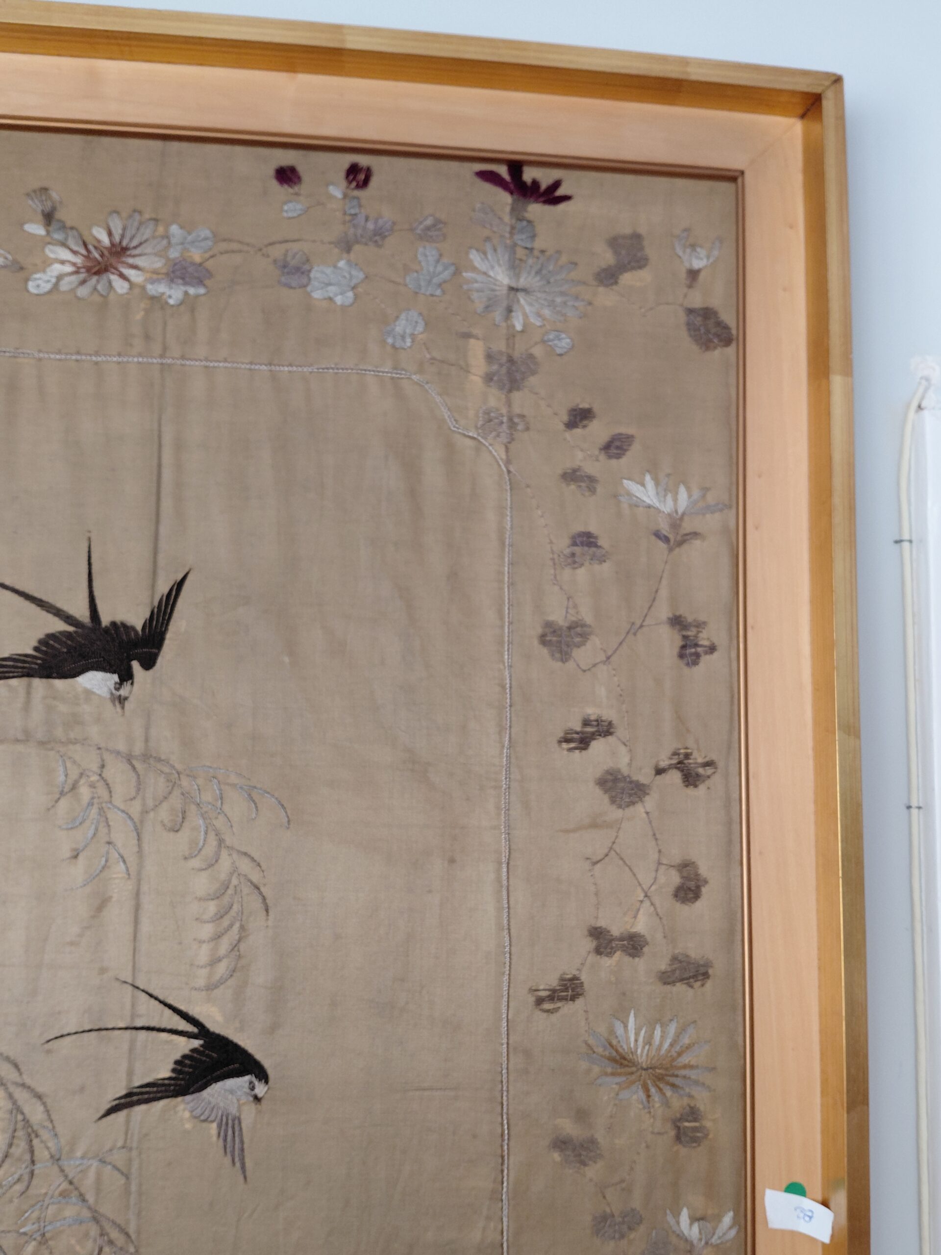 Tapiz Enmarcado con Motivos de Faisanes, Aves y Peonías - Imagen 12