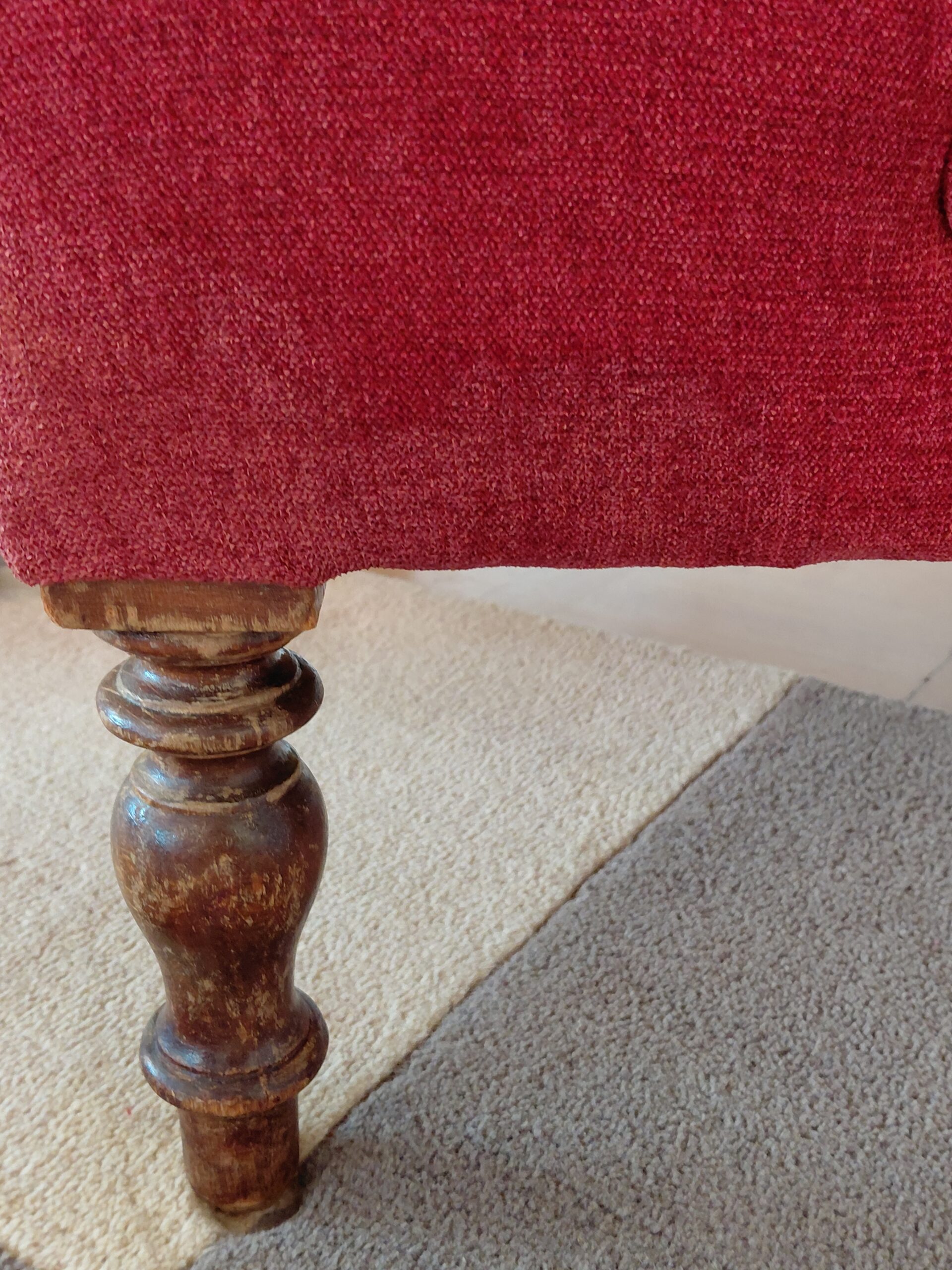 Sillón Descalzador Clásico Isabelino y Cojin Ikat - Imagen 16