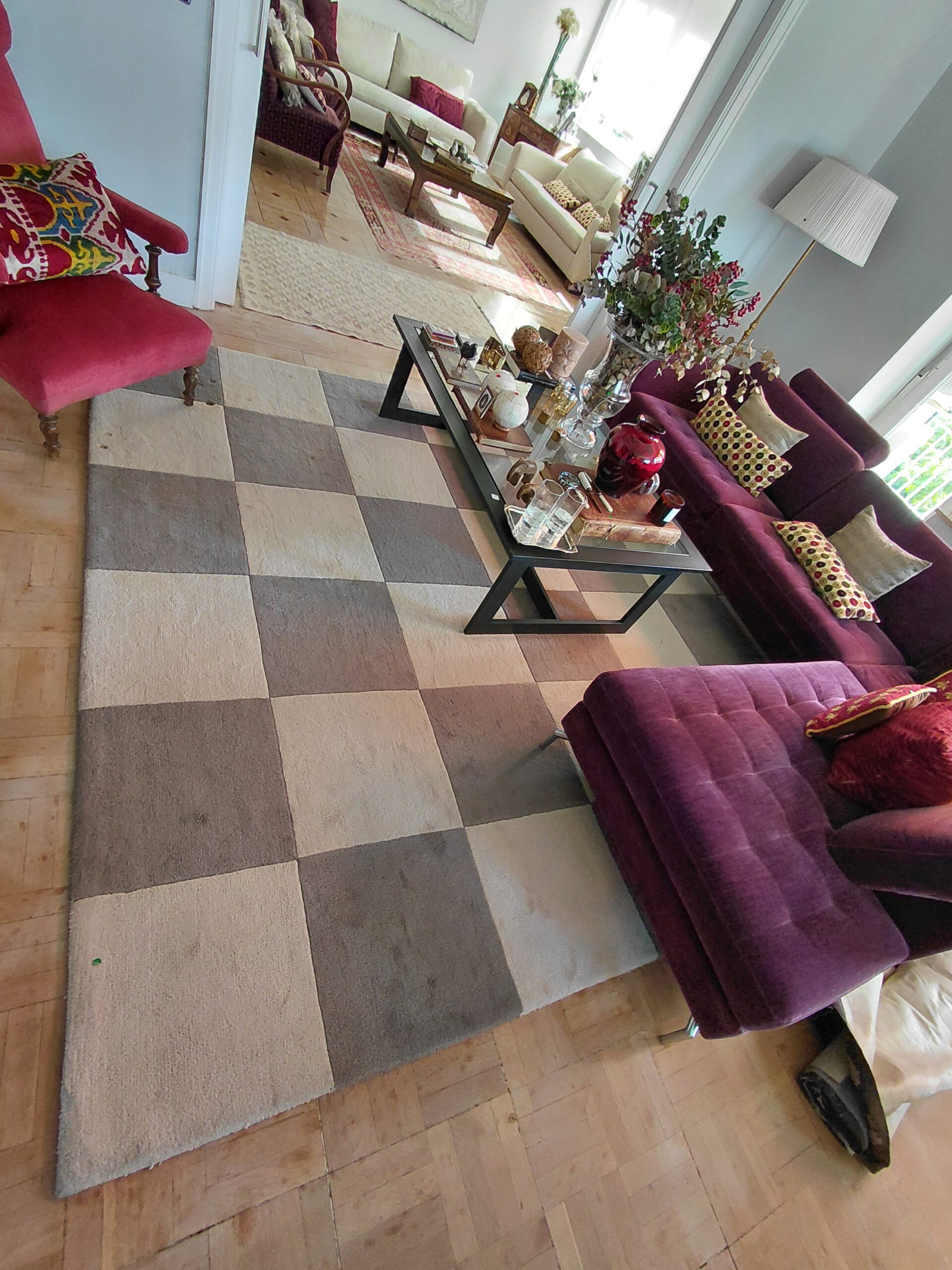 Alfombra Moderna con Diseño Geométrico a Cuadros en Tonos Beige, Topo y Gris