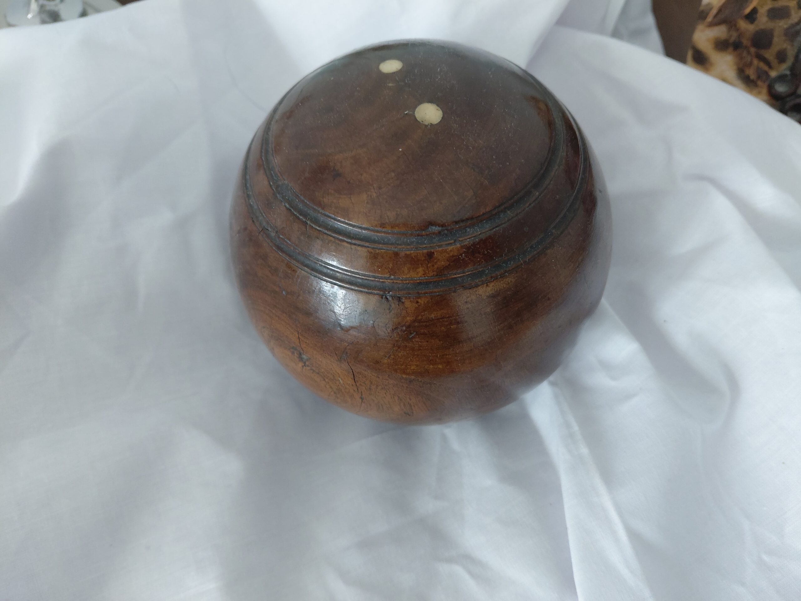 Bola de Madera Antigua Tallada - Imagen 2
