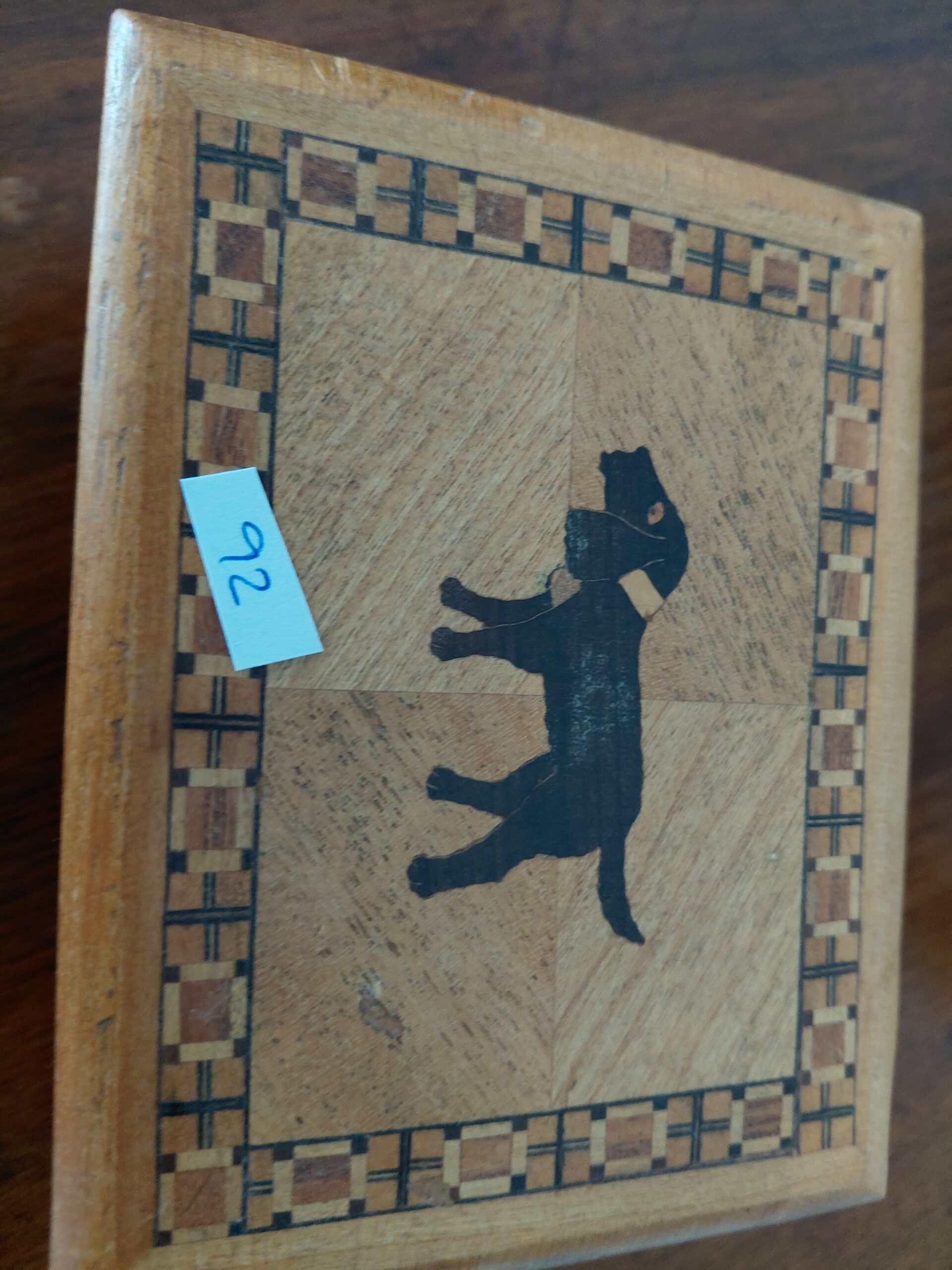 Caja vintage de madera con marquetería y dibujo de perro - Imagen 6
