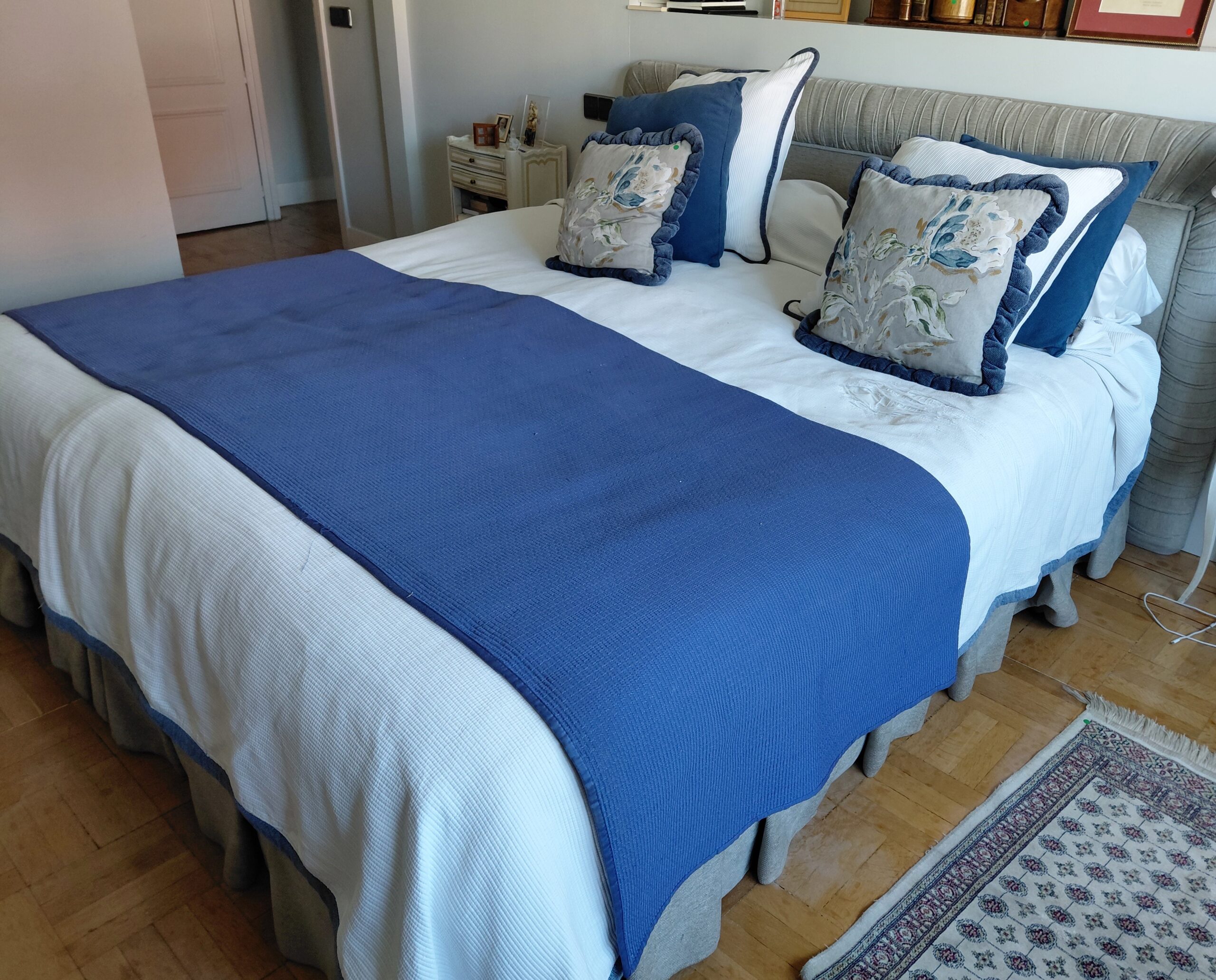 Cama de Matrimonio Completa: Colchón, Estructura, y Cubrecanapé