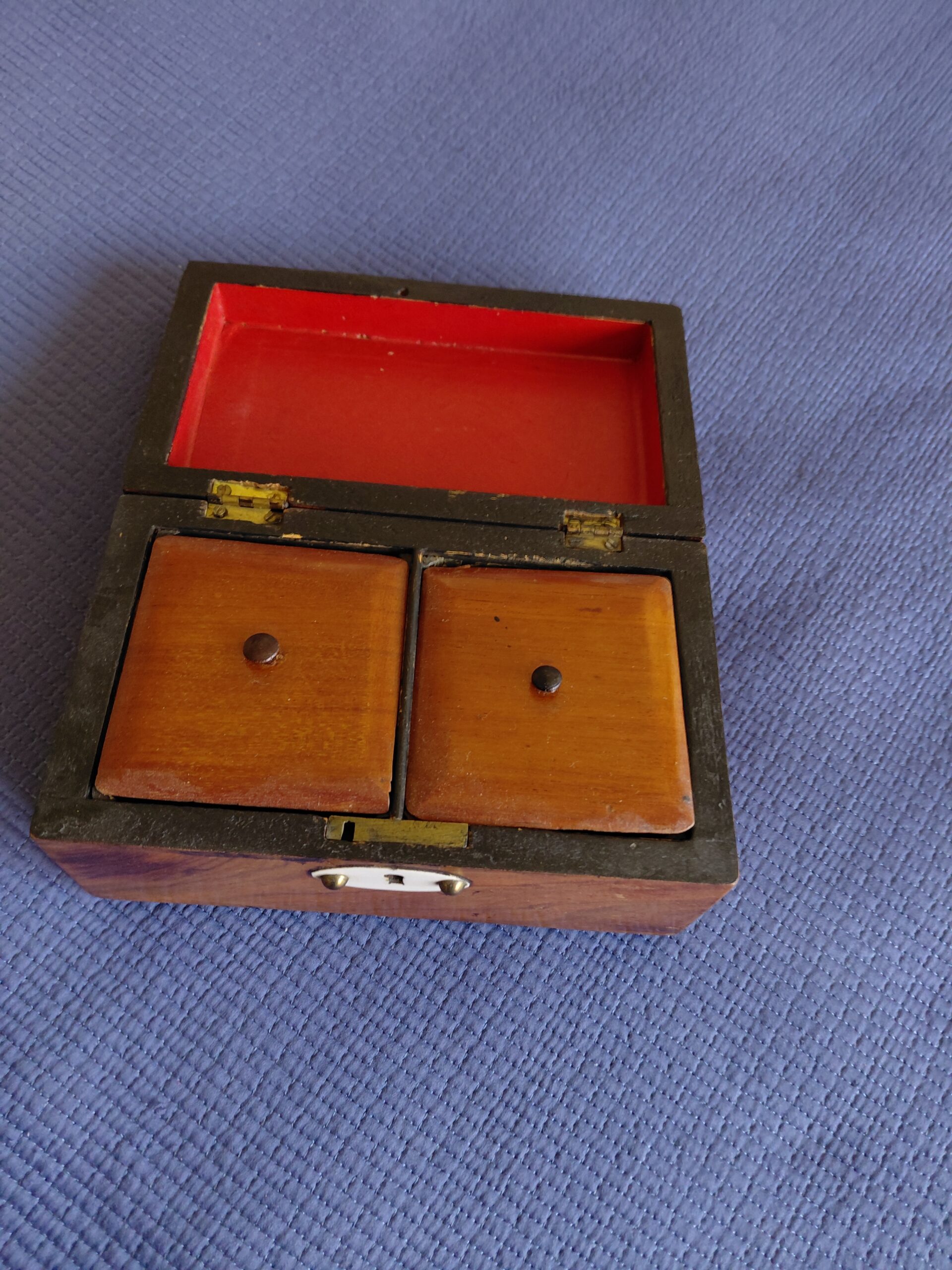 Caja Alhajero de Madera con Detalles en Latón y Hueso y Doble Compartimento - Imagen 2