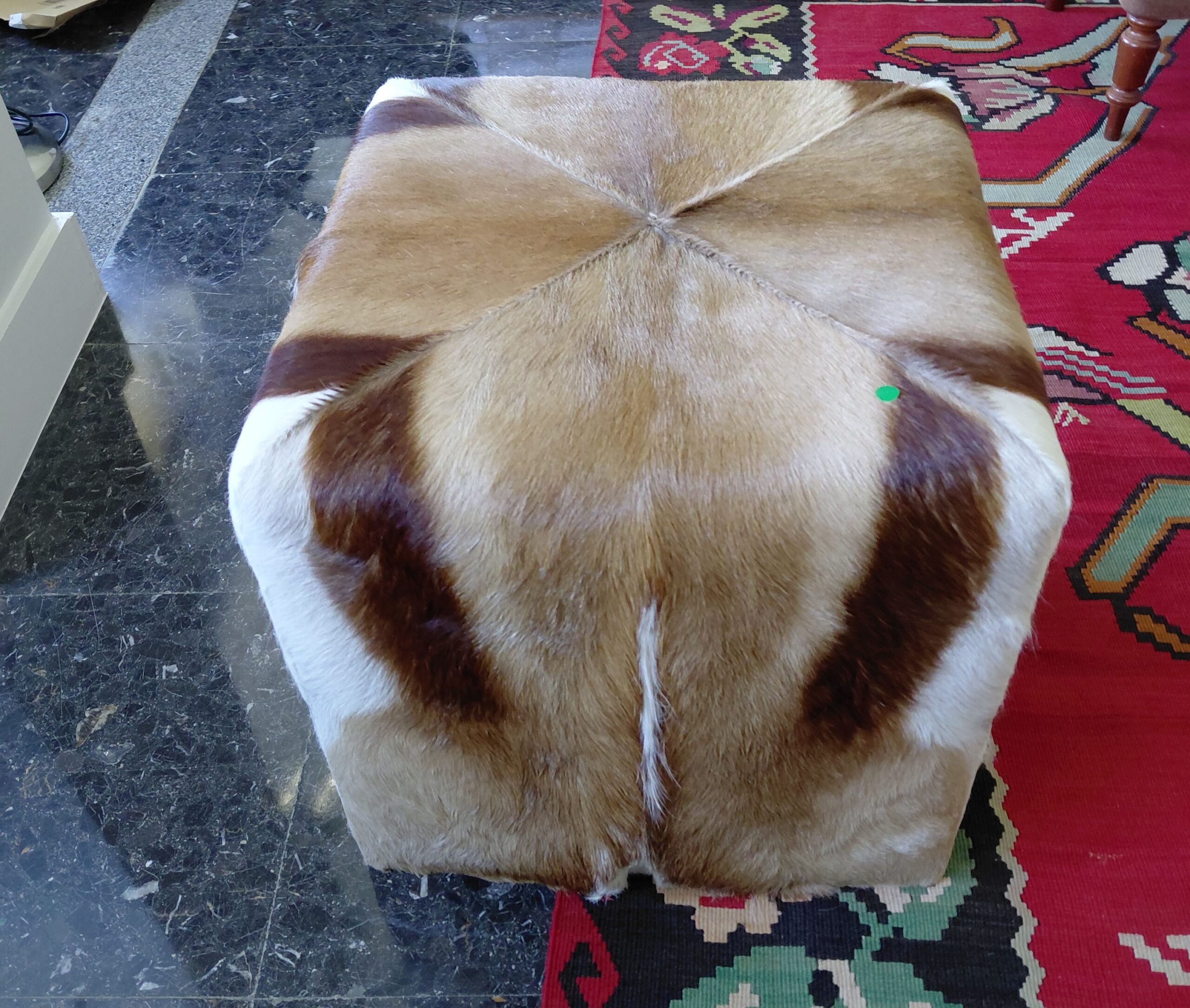 Puf Cubo Auxiliar Tapizado en Piel Natural de Potro / Vaca - Imagen 2