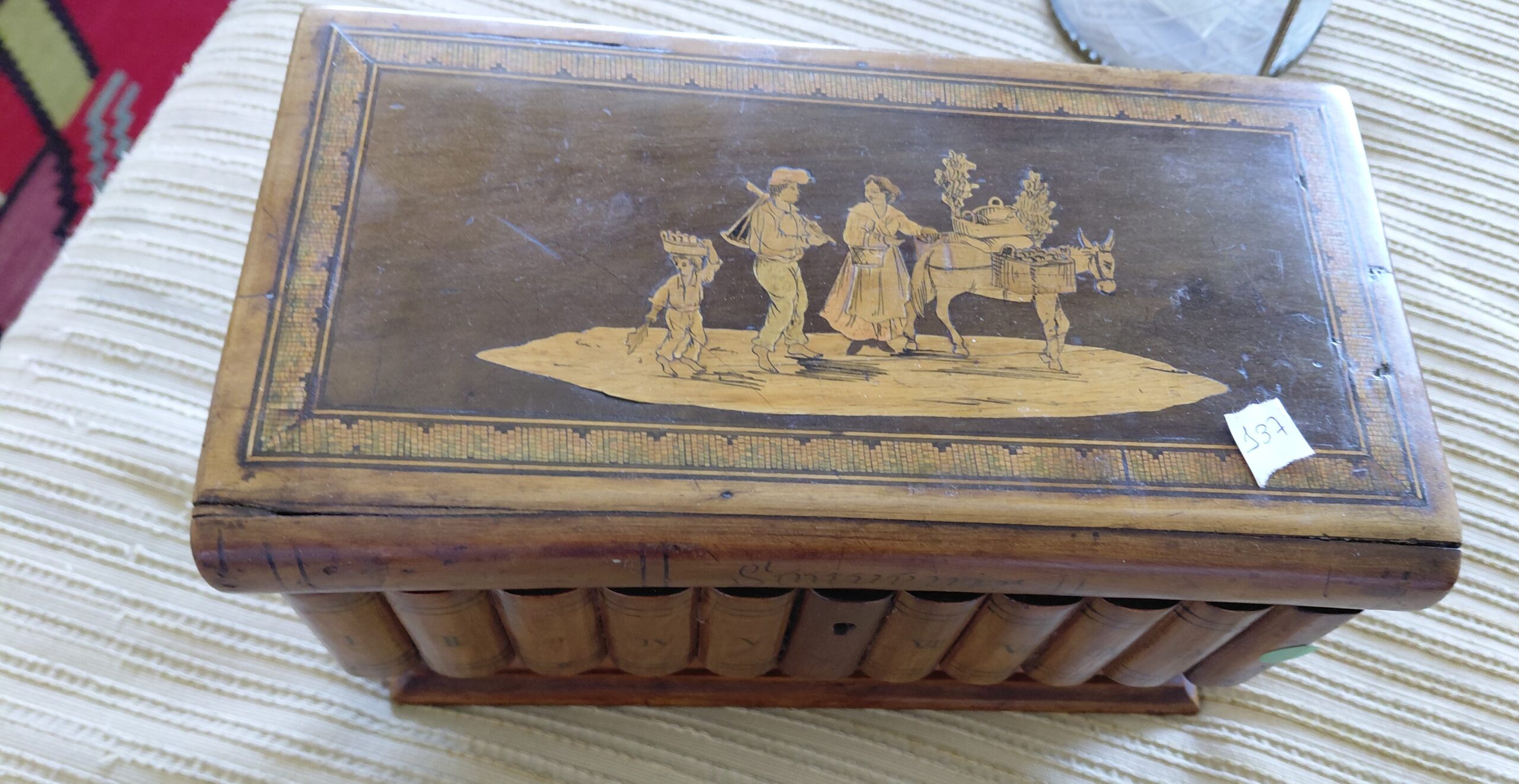 Caja Alhajero con Taracea Italiana (Estilo Sorrento) y Relieve de Libros - Imagen 2