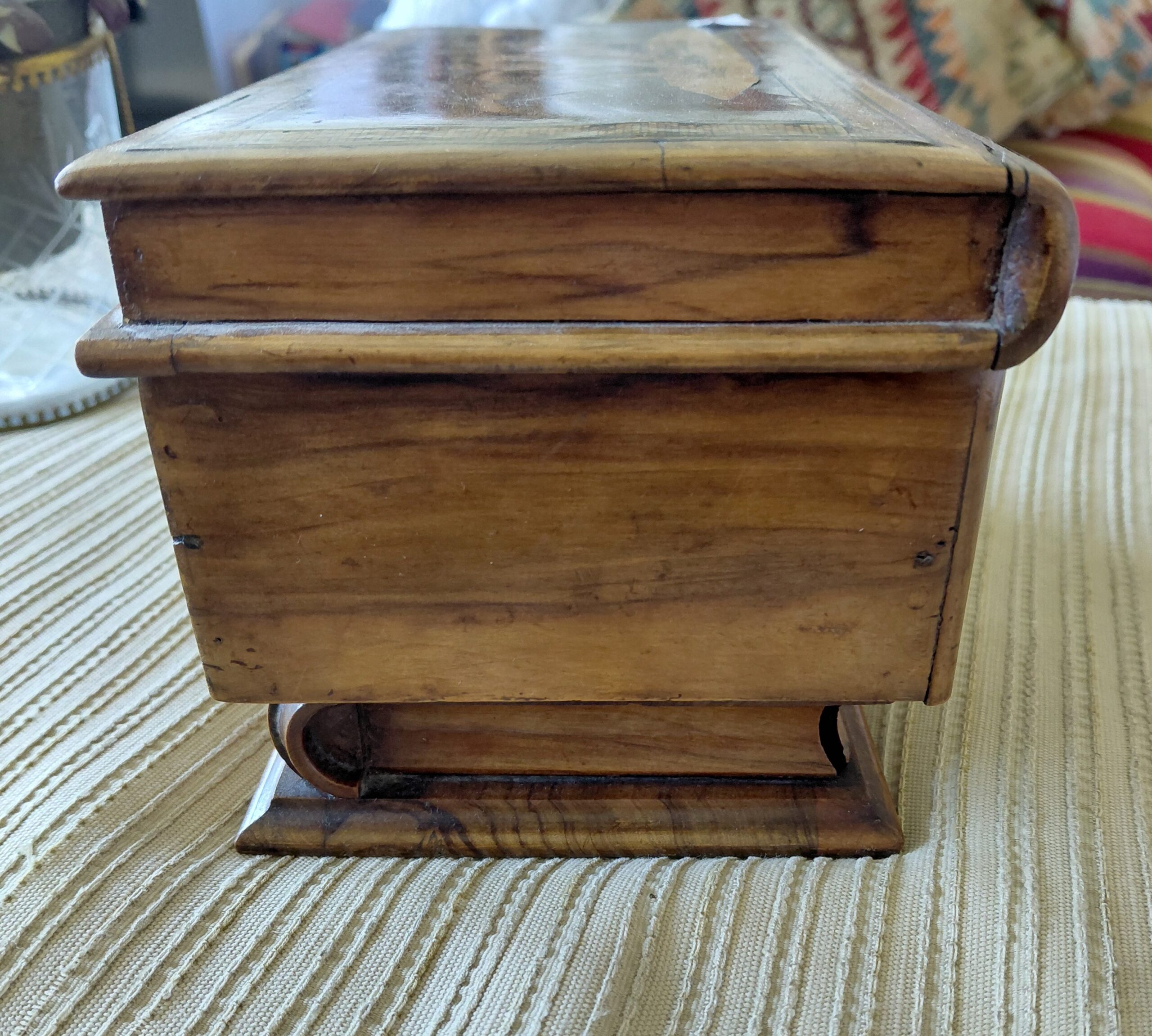 Caja Alhajero con Taracea Italiana (Estilo Sorrento) y Relieve de Libros - Imagen 4