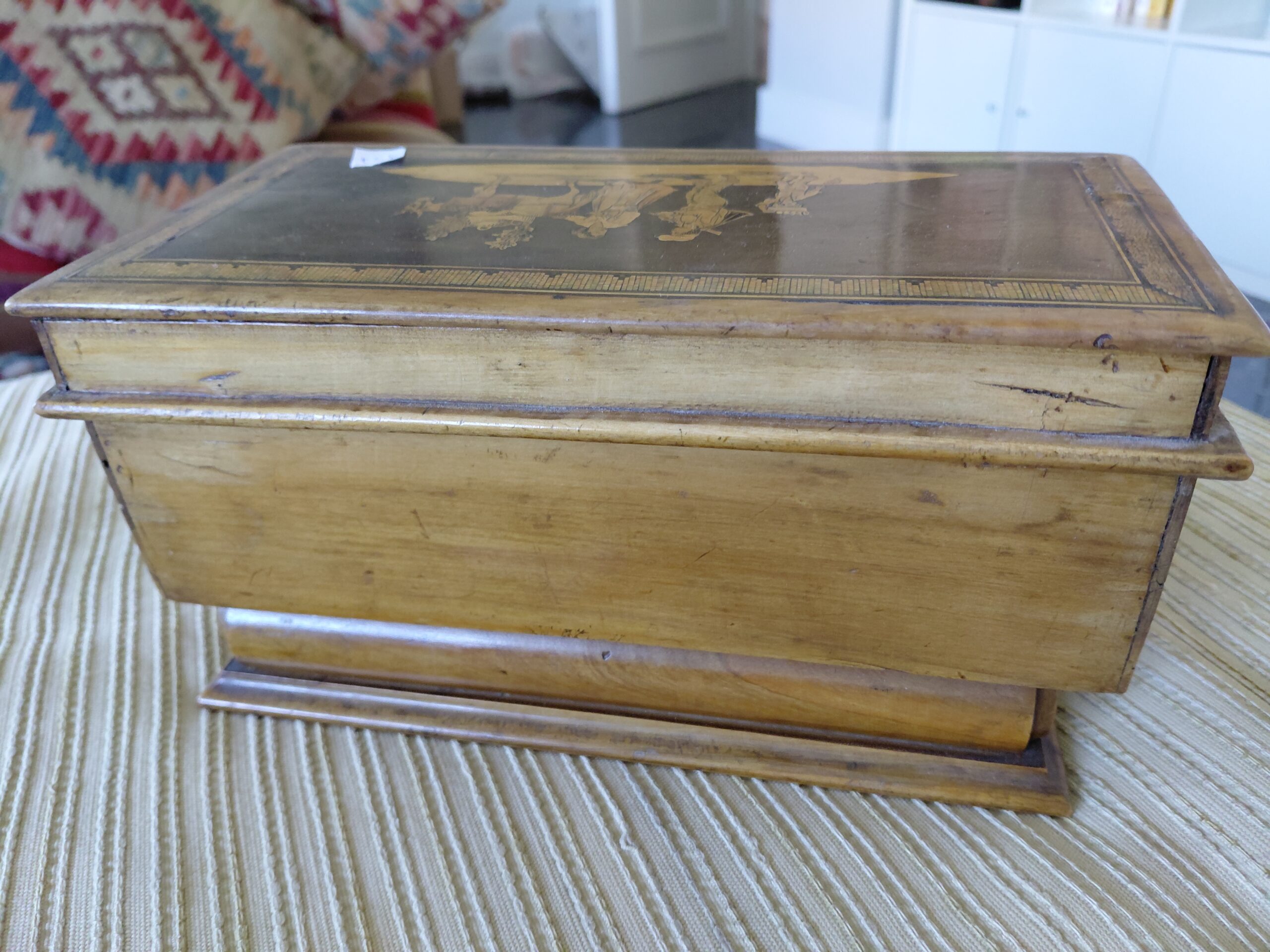 Caja Alhajero con Taracea Italiana (Estilo Sorrento) y Relieve de Libros - Imagen 5
