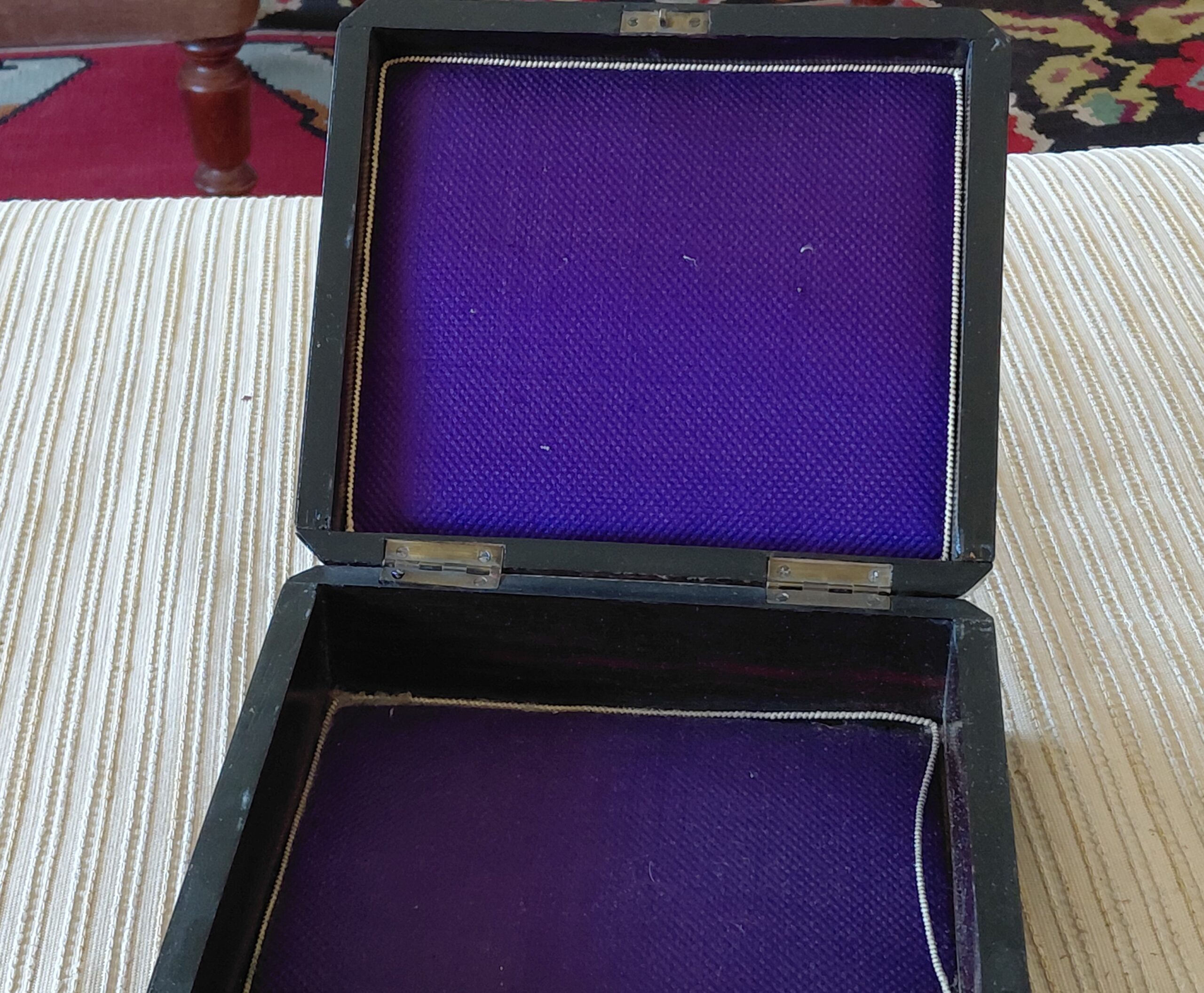 Caja Alhajero con Taracea Geométrica e Interior de Terciopelo Violeta - Imagen 3