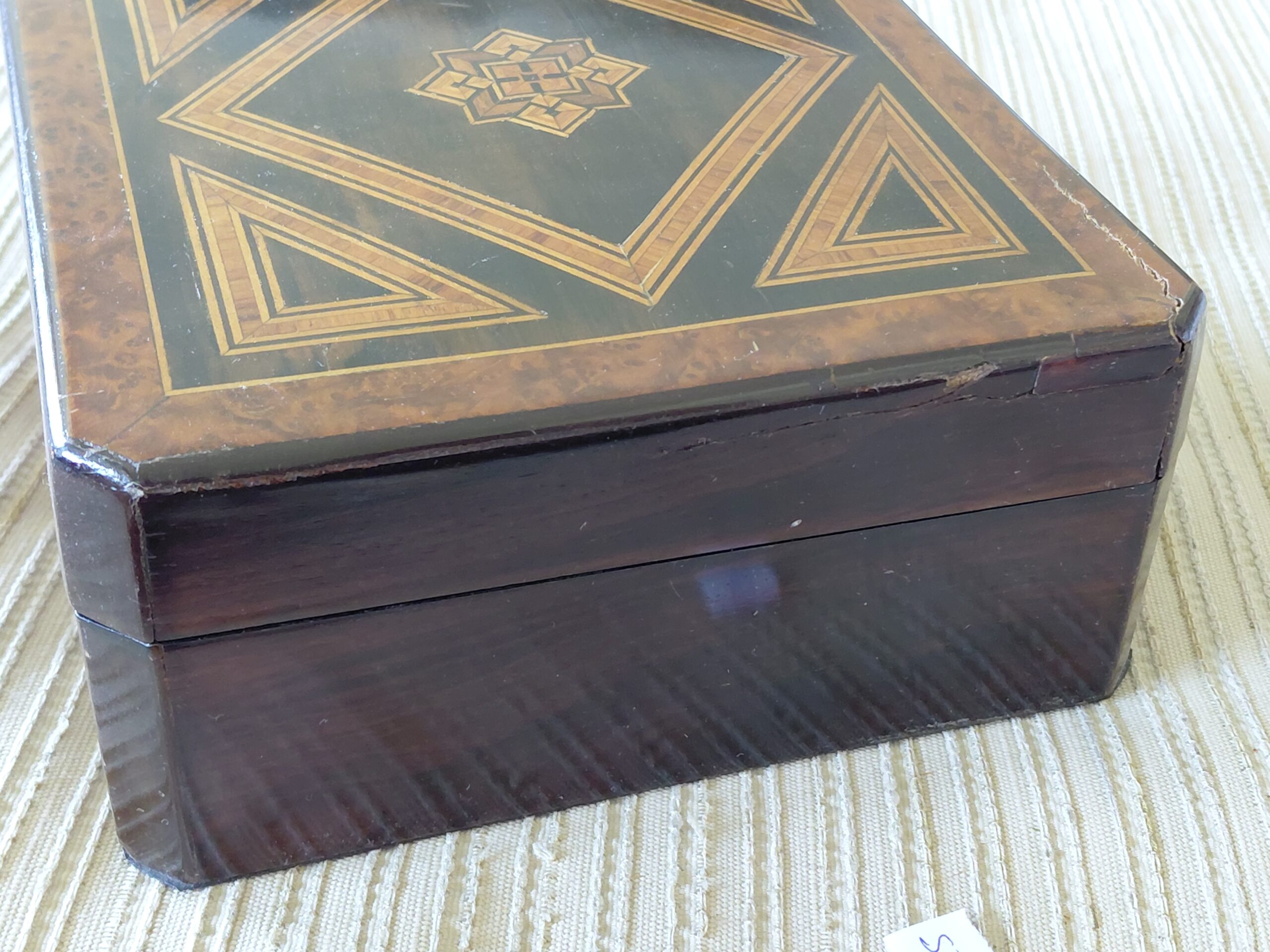 Caja Alhajero con Taracea Geométrica e Interior de Terciopelo Violeta - Imagen 5