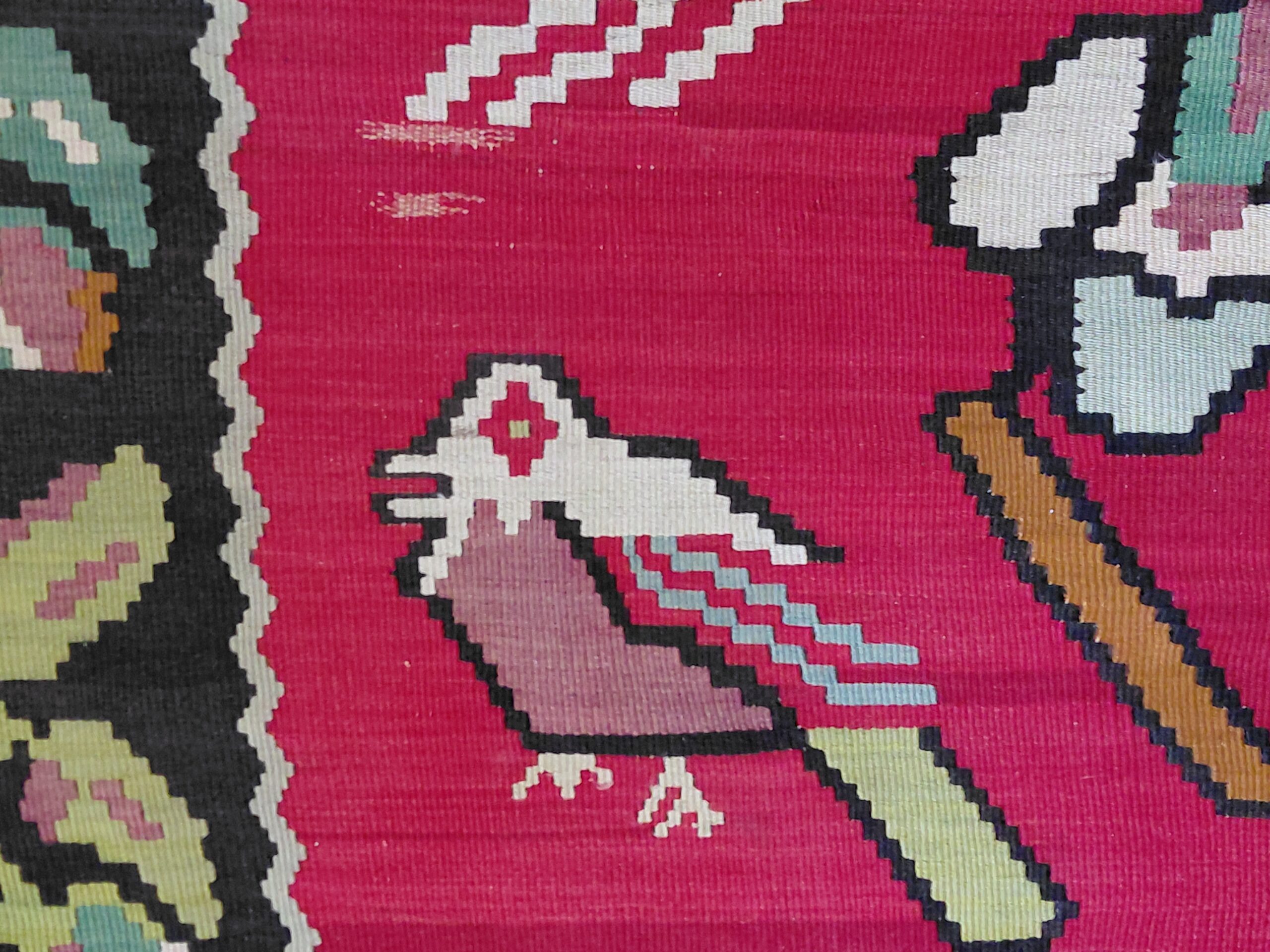 Alfombra Kilim con Motivos Florales y Aves Estilizadas - Imagen 5