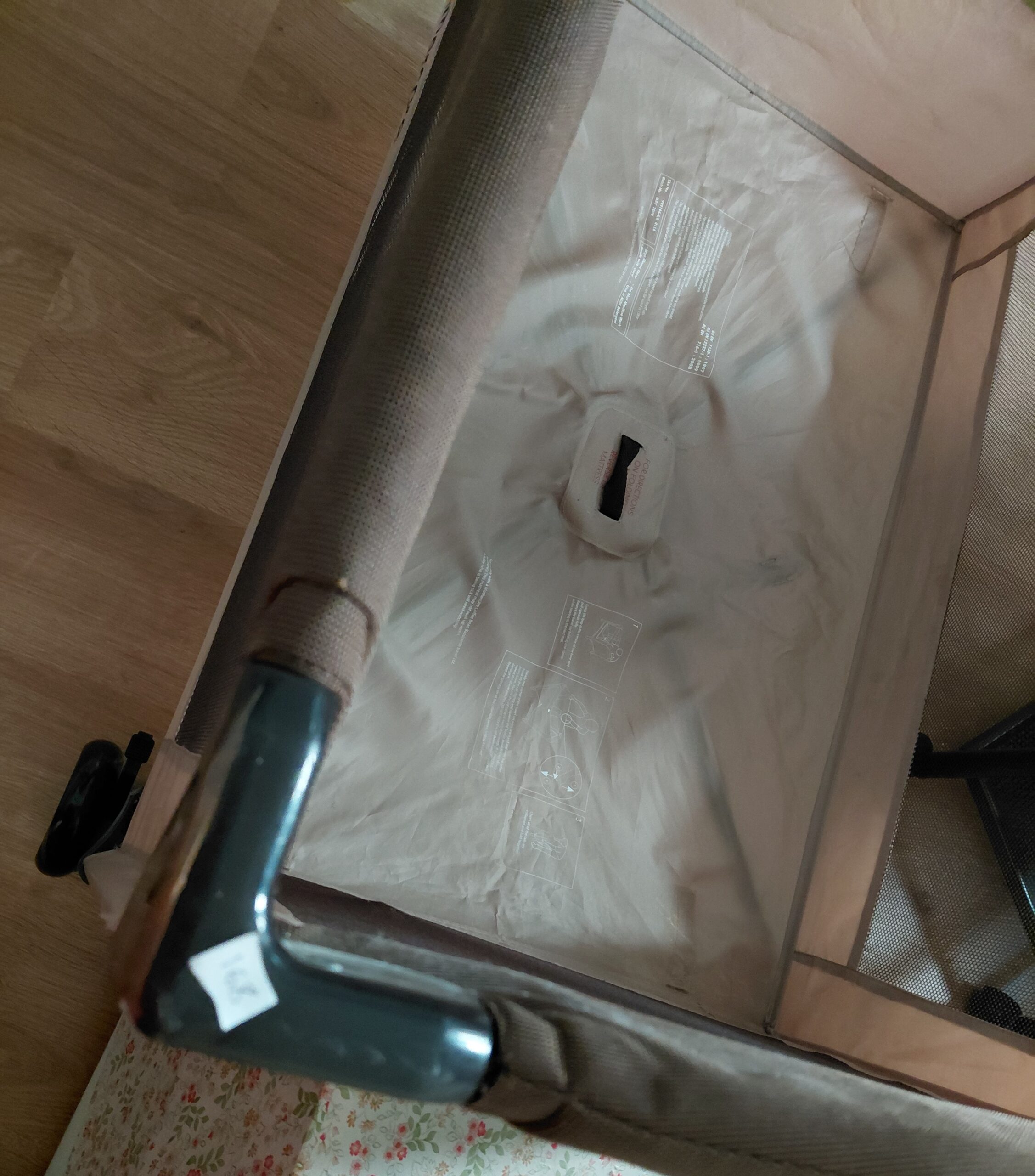 Cuna de Viaje Plegable con Ruedas y Ventanas de Malla Transpirable - Imagen 4