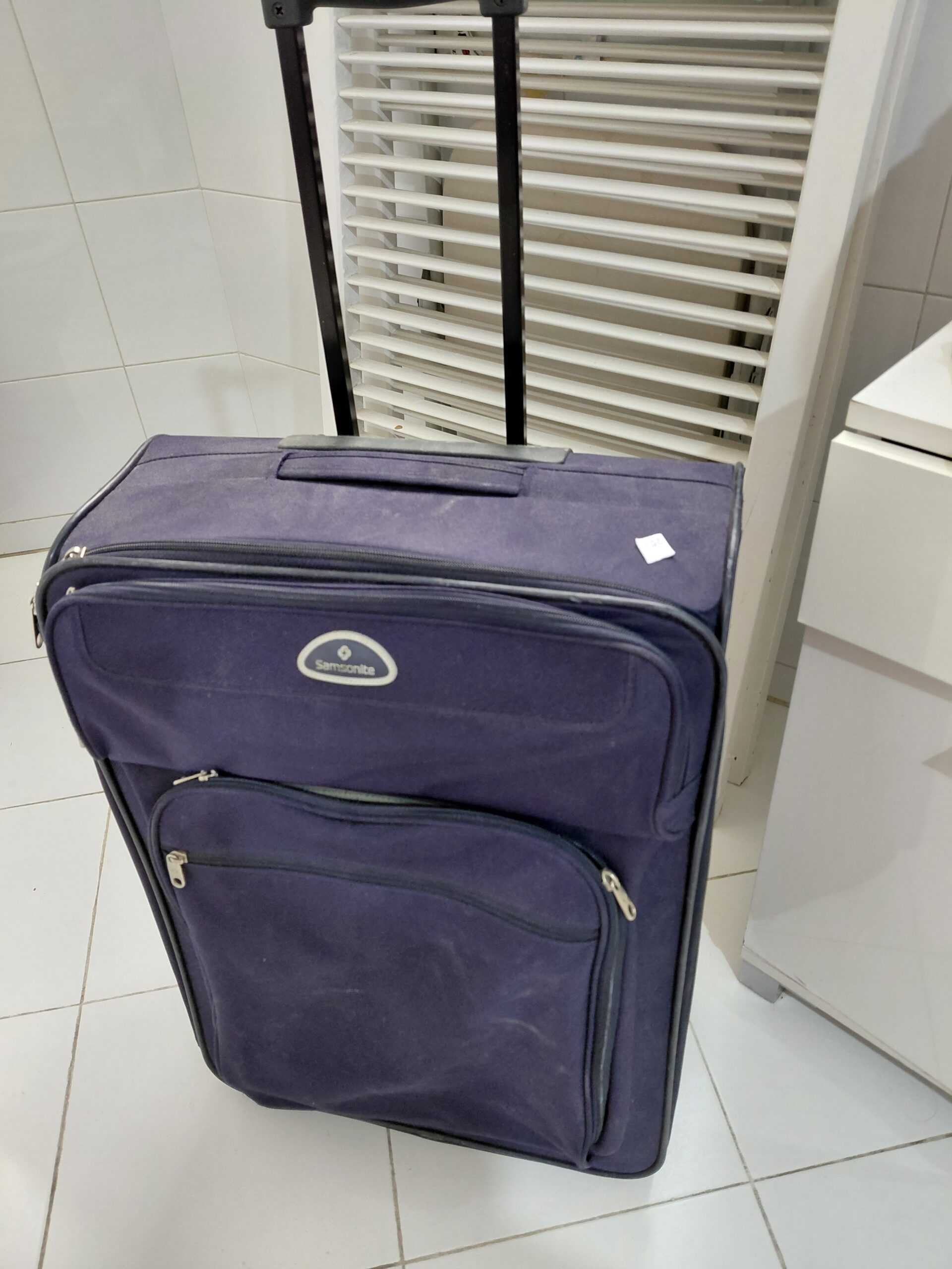 Maleta Trolley Mediana Samsonite Azul Marino con Asa Extensible - Imagen 5