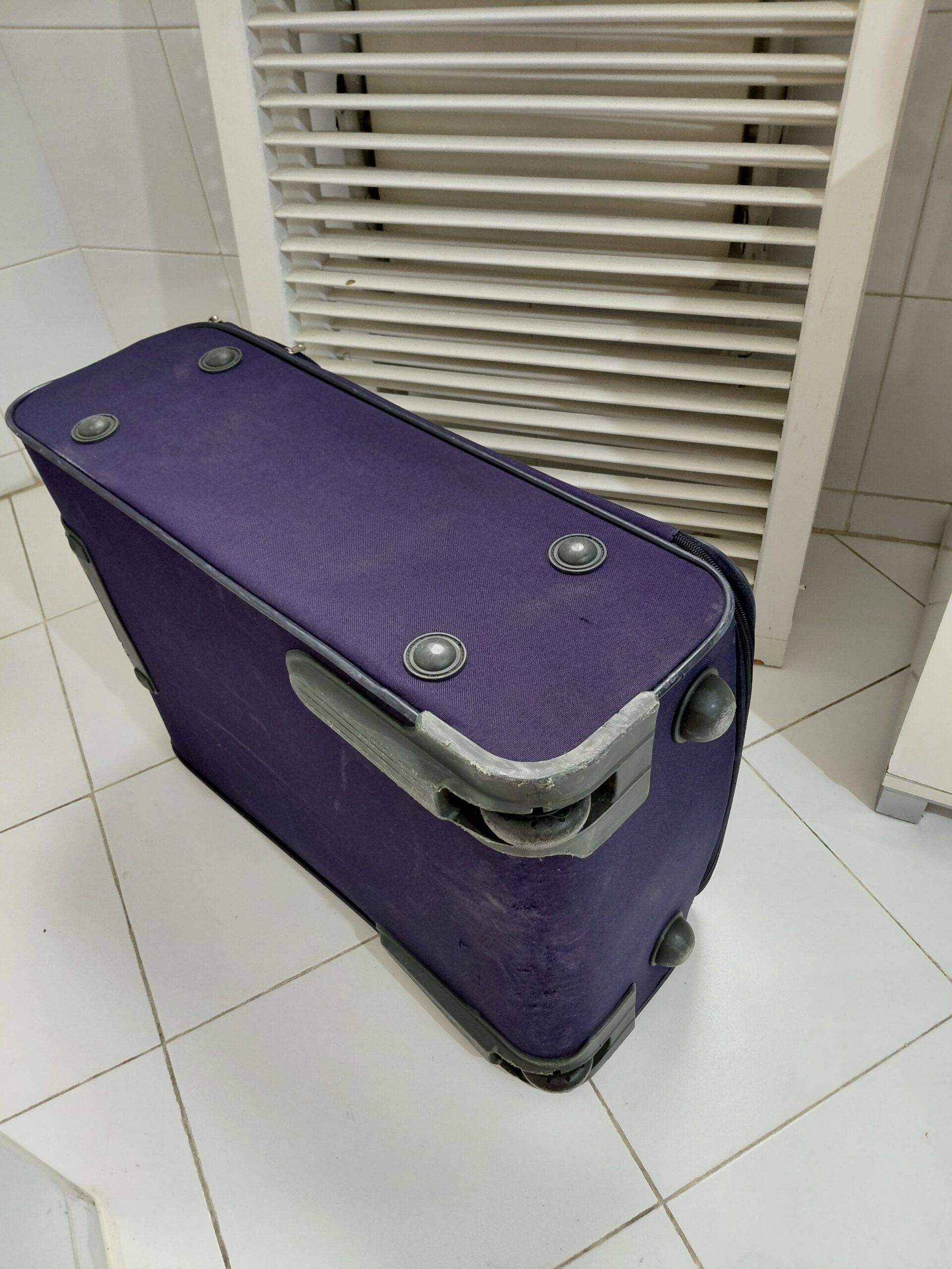 Maleta Trolley Mediana Samsonite Azul Marino con Asa Extensible - Imagen 7