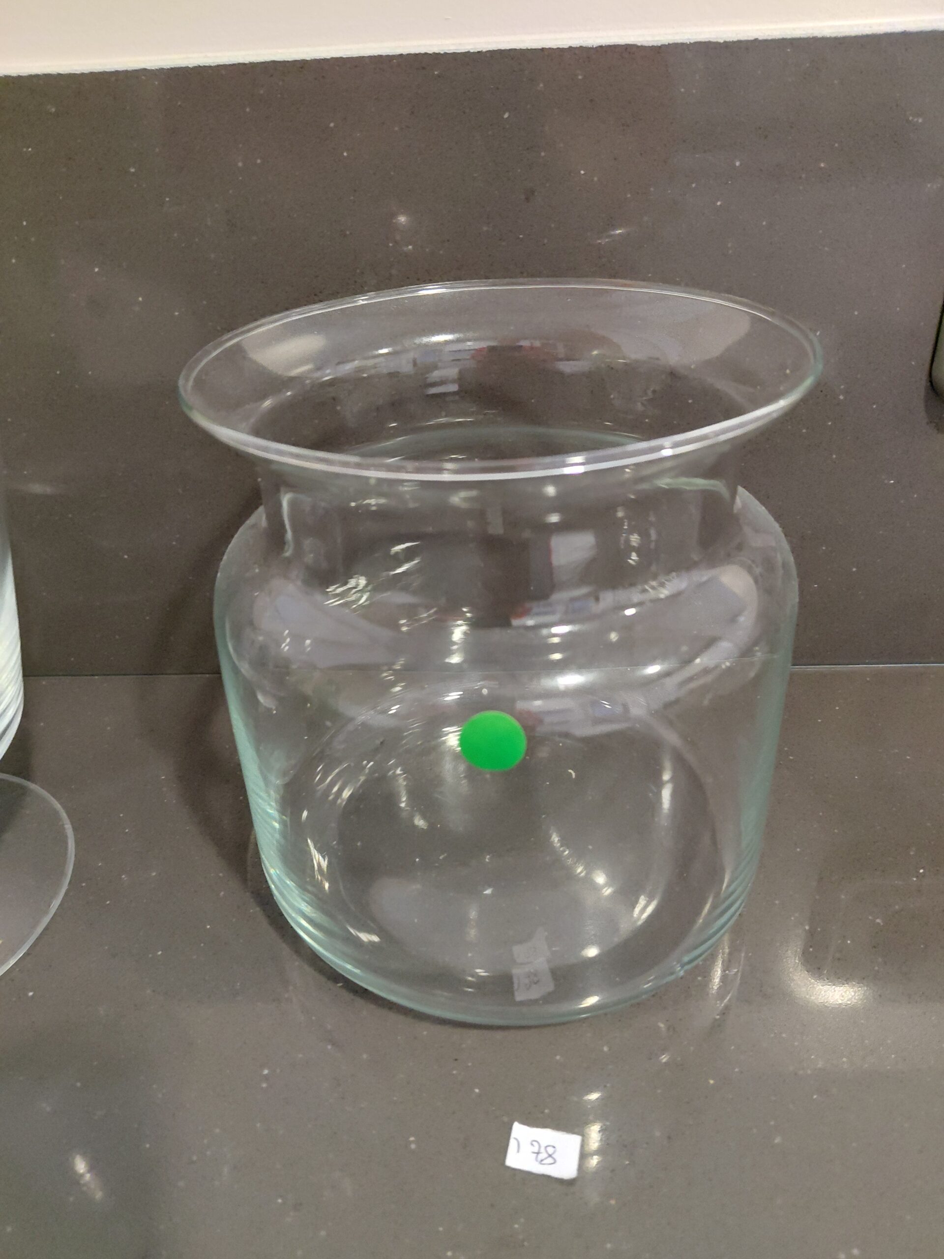 Ánfora o jarra de cristal