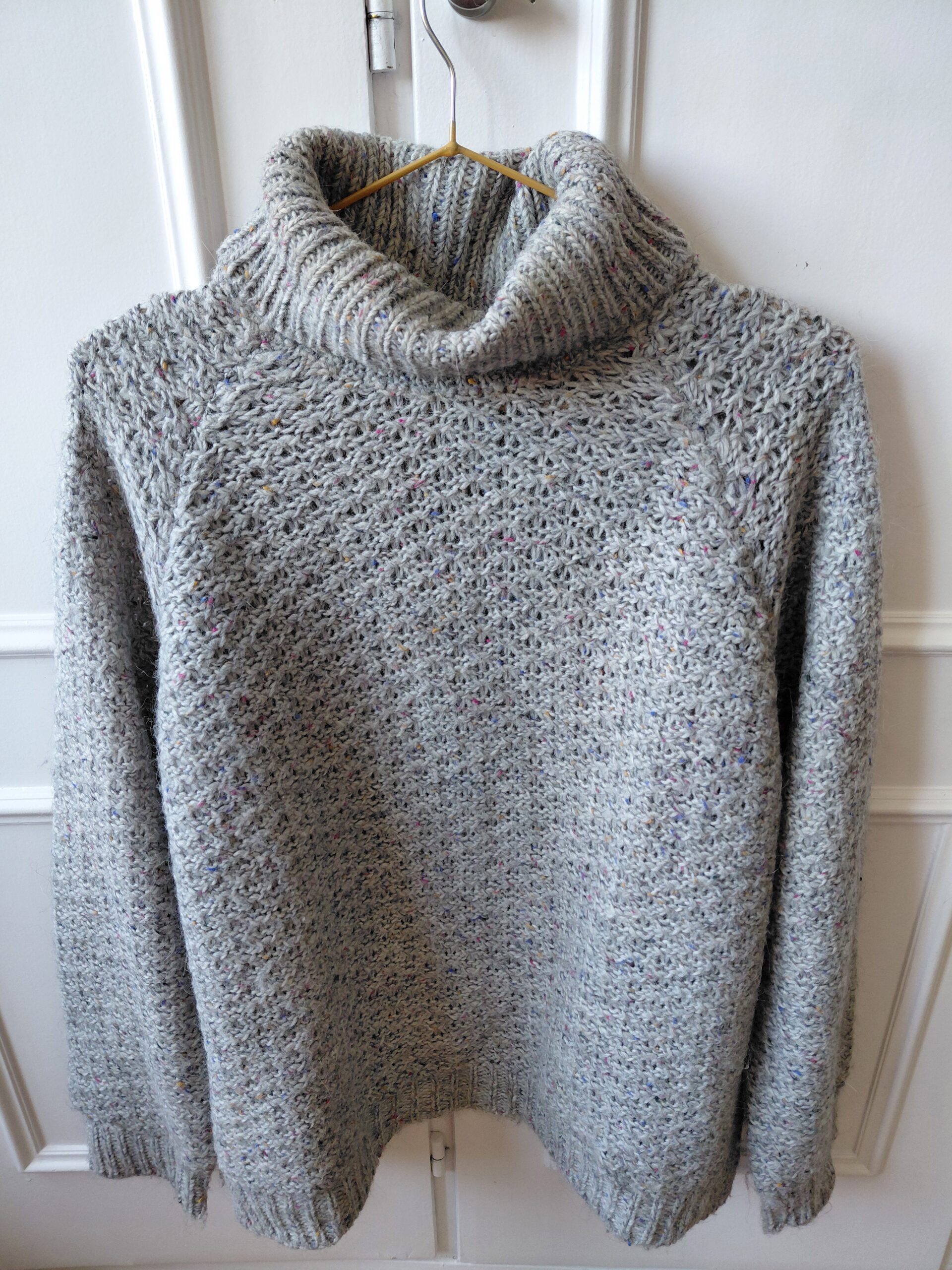Jersey de cuello vuelto Mi&Co – Punto de confeti gris con motas de colores