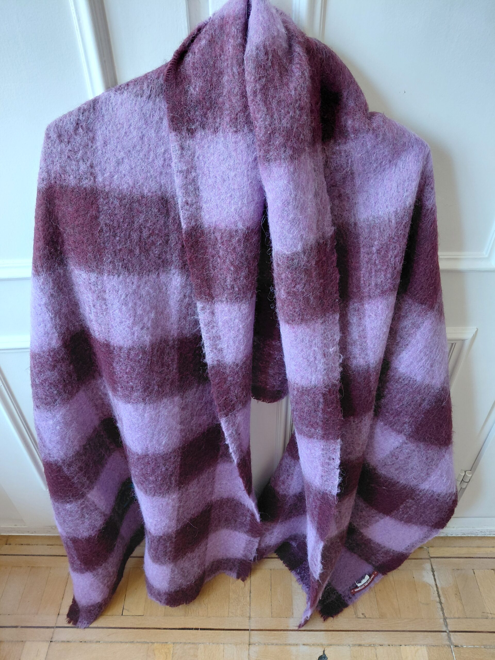 Bufanda maxi de mohair Comptoir des Cotonniers – Estampado de cuadros en tonos malva y burdeos