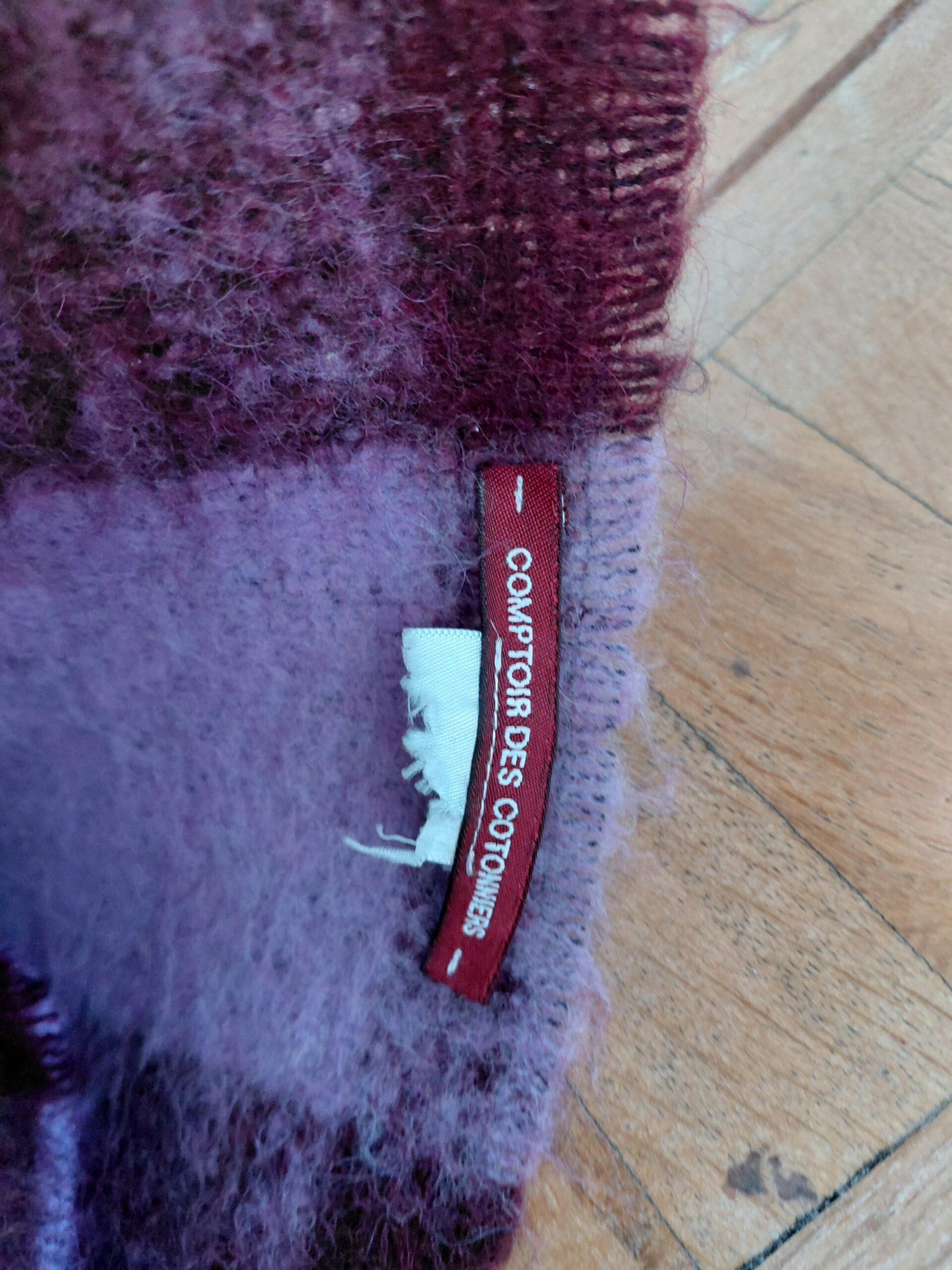 Bufanda maxi de mohair Comptoir des Cotonniers – Estampado de cuadros en tonos malva y burdeos - Imagen 4