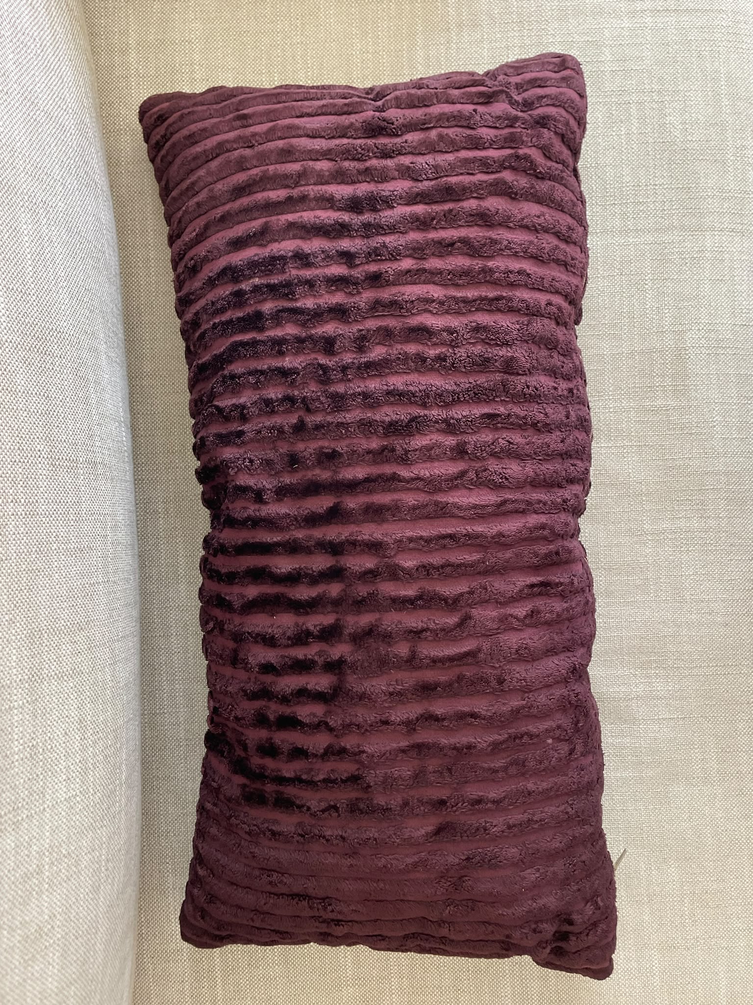 Set de Almohadones Decorativos en Tonos Granate, Rojo y Burdeos - Imagen 4