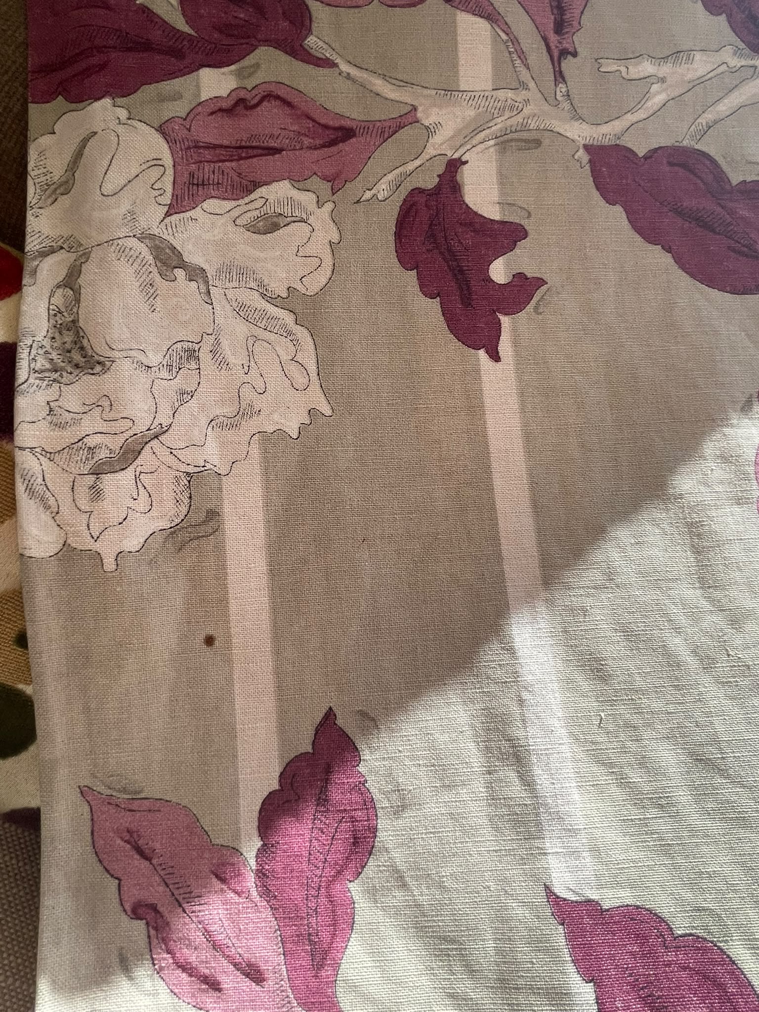 Cubre sofá con Estampado Floral Clásico y Borde de Terciopelo - Imagen 5