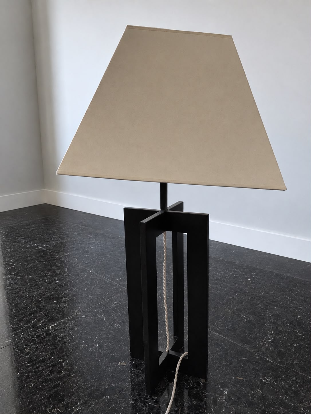 Lámpara de Sobremesa Grande Estilo Contemporáneo