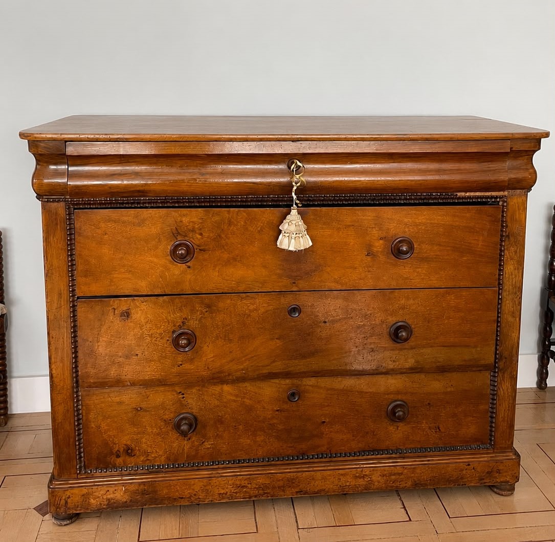 Cómoda Antigua de Madera Noble del Siglo XIX