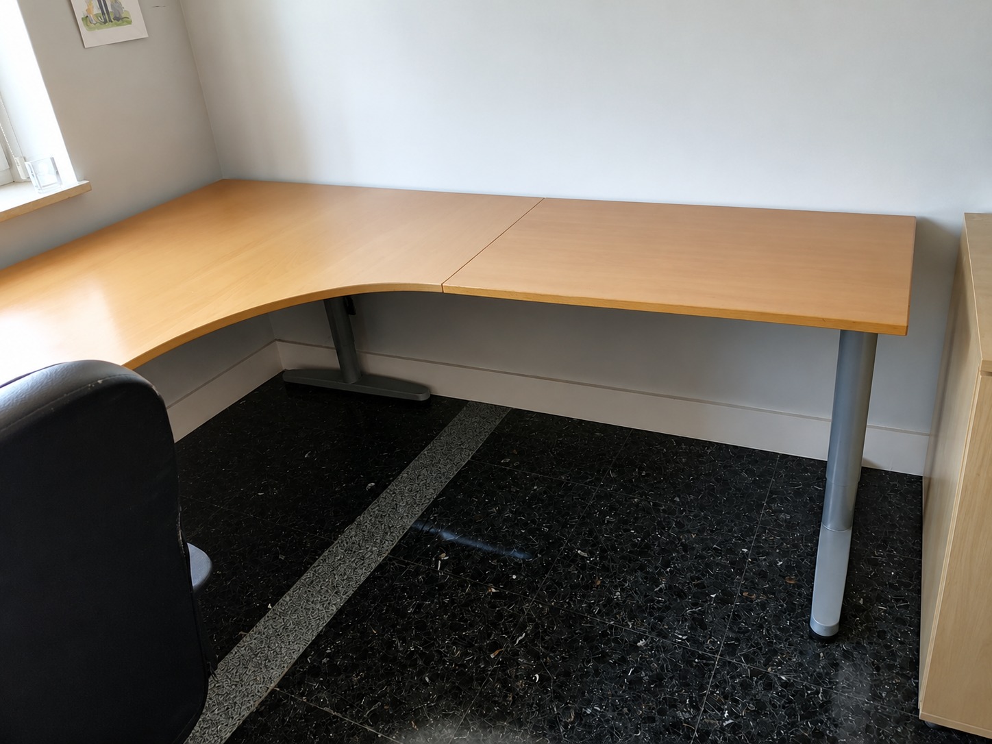 Mesa de Escritorio Profesional en L con Acabado Haya
